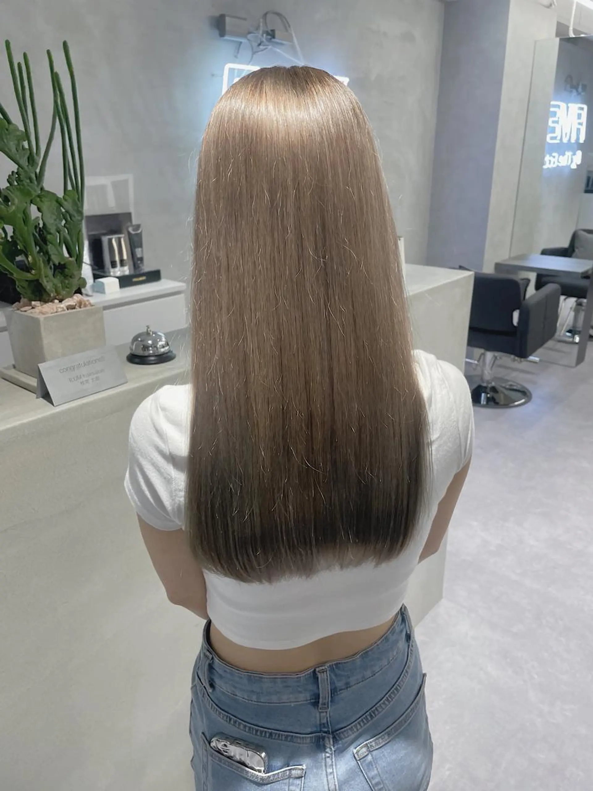 ロング カラー アッシュ バレイヤージュ ベージュカラー 黒髪 ブリーチ ikuma/ ミルクティーのヘアスタイル