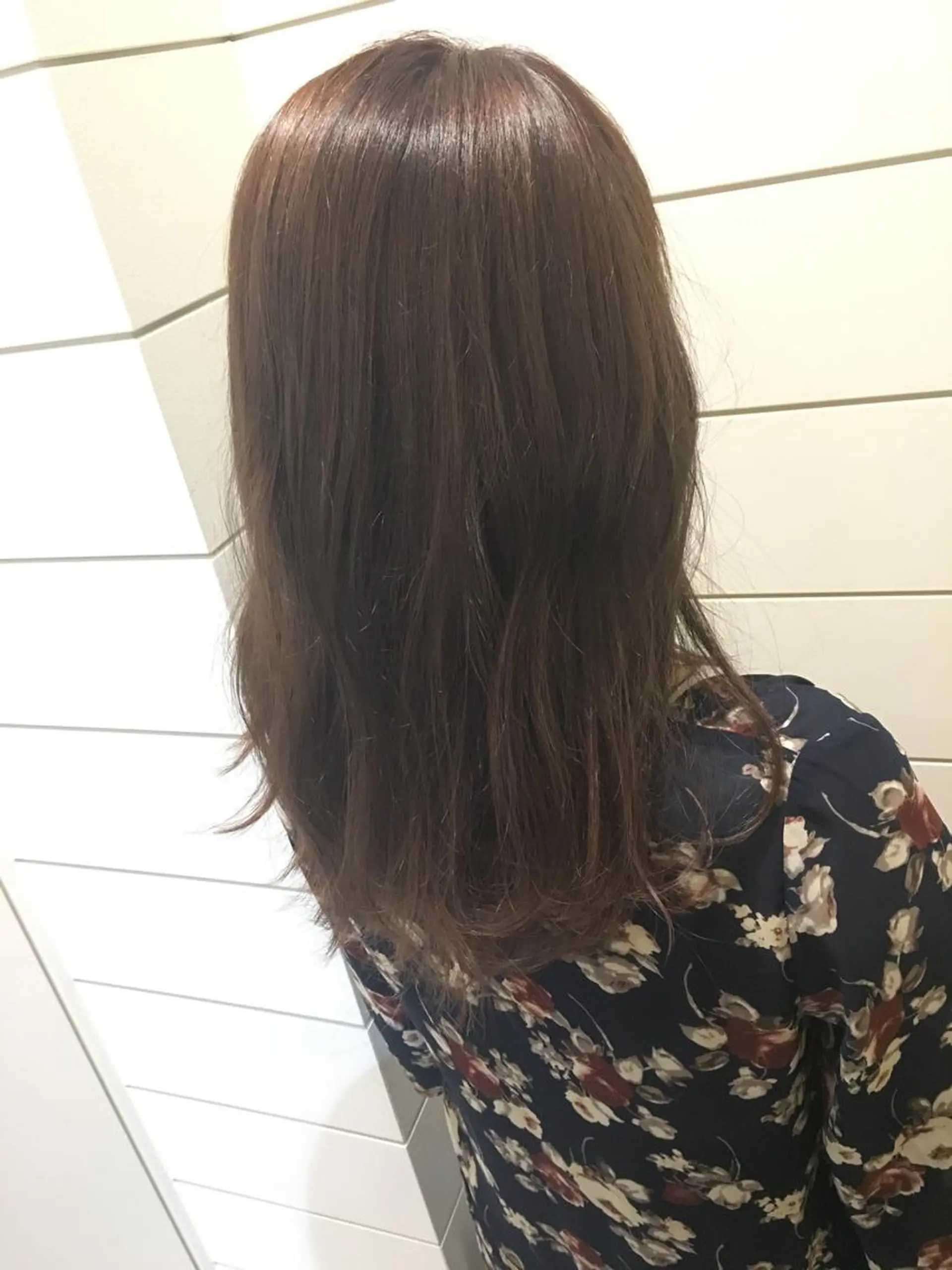 ロング カラー アッシュ アッシュグレー 鍵山 千秋のヘアスタイル