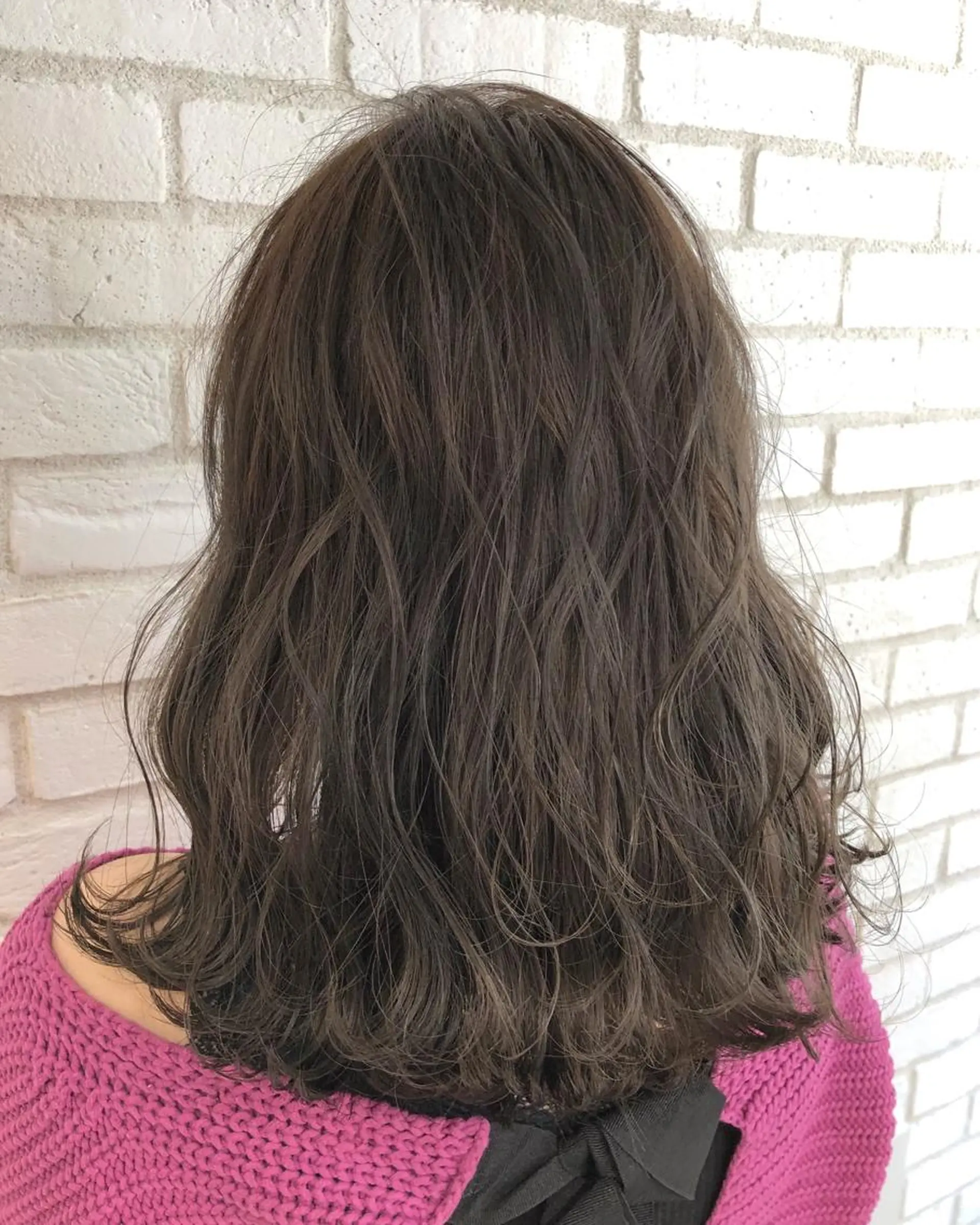 カラー フォギーグレージュ グレージュ she2.shinjuku所属・takumi Hのヘアスタイル