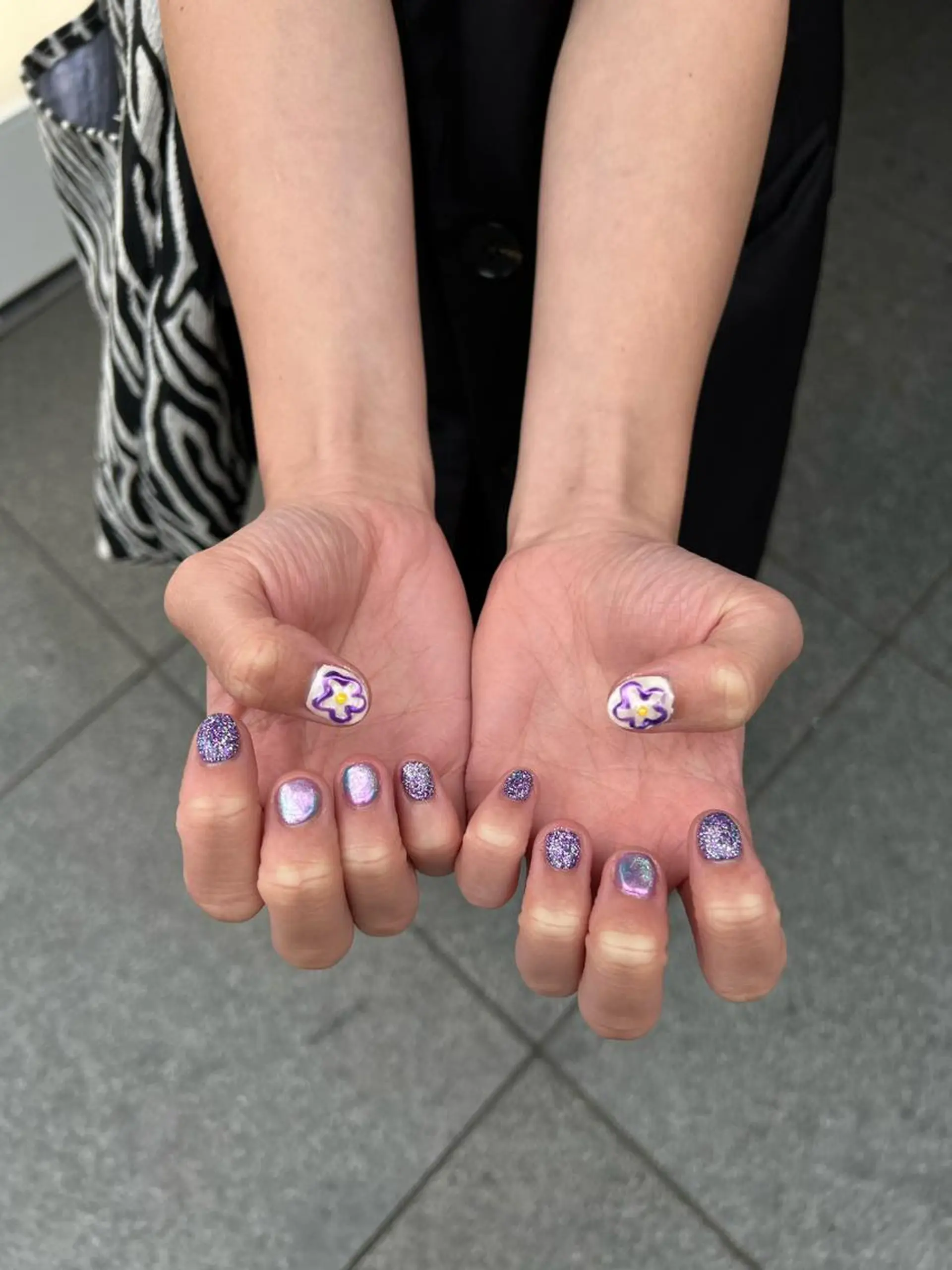 ネイル ジェルネイル ラメ(グリッター) パラジェル 夏ネイル 酸性ストレート人気 No,1/カスミ🩰のヘアスタイル