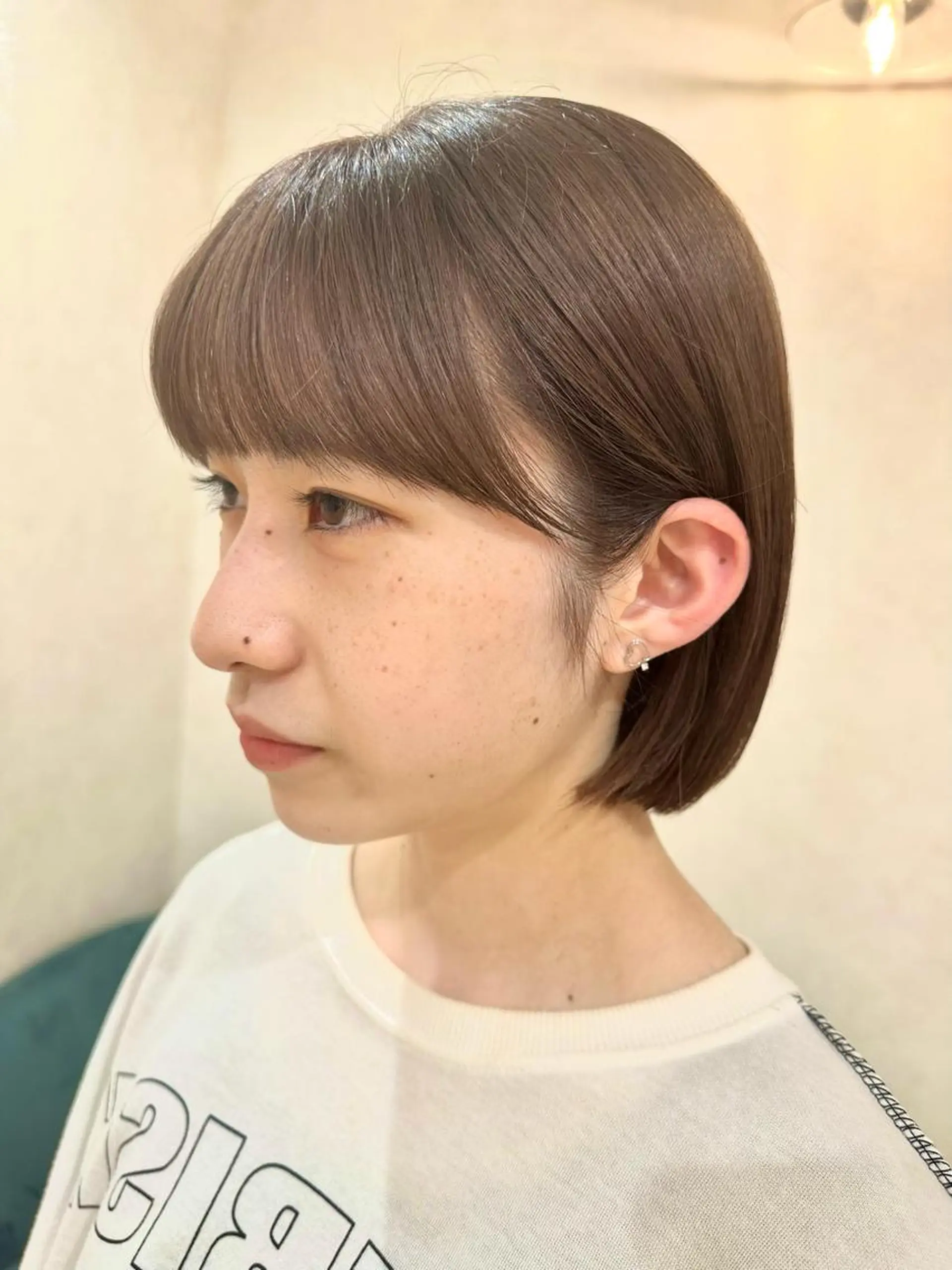 ショート カラー カット ヘアカラー かえ🩶韓国ボブ🎀 透明感カラー🥣のヘアスタイル