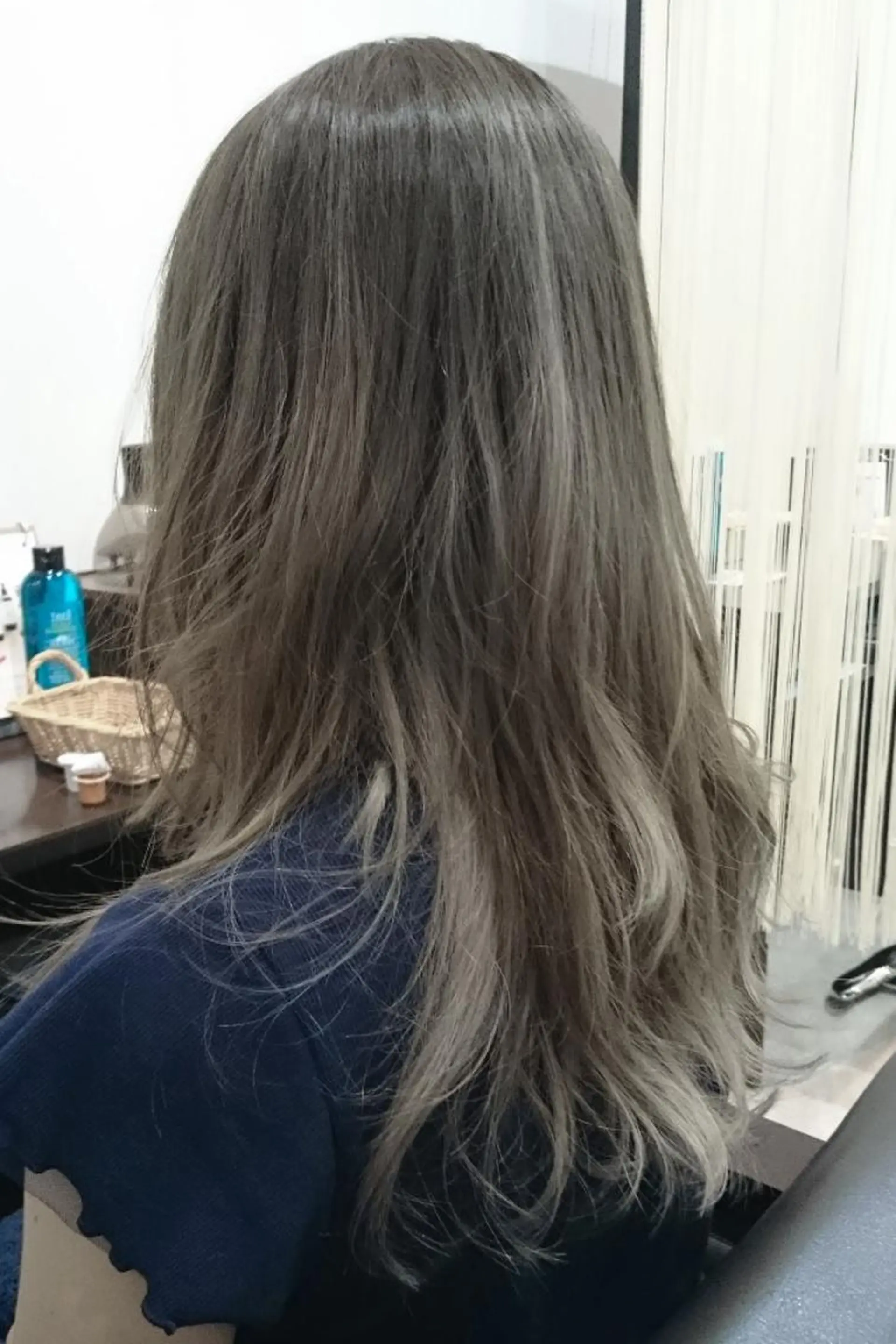 ロング カラー アディクシーカラー アッシュ アッシュグレー アッシュグレージュ バレイヤージュ ヘアカラー トリートメント Add9 柳田健登のヘアスタイル