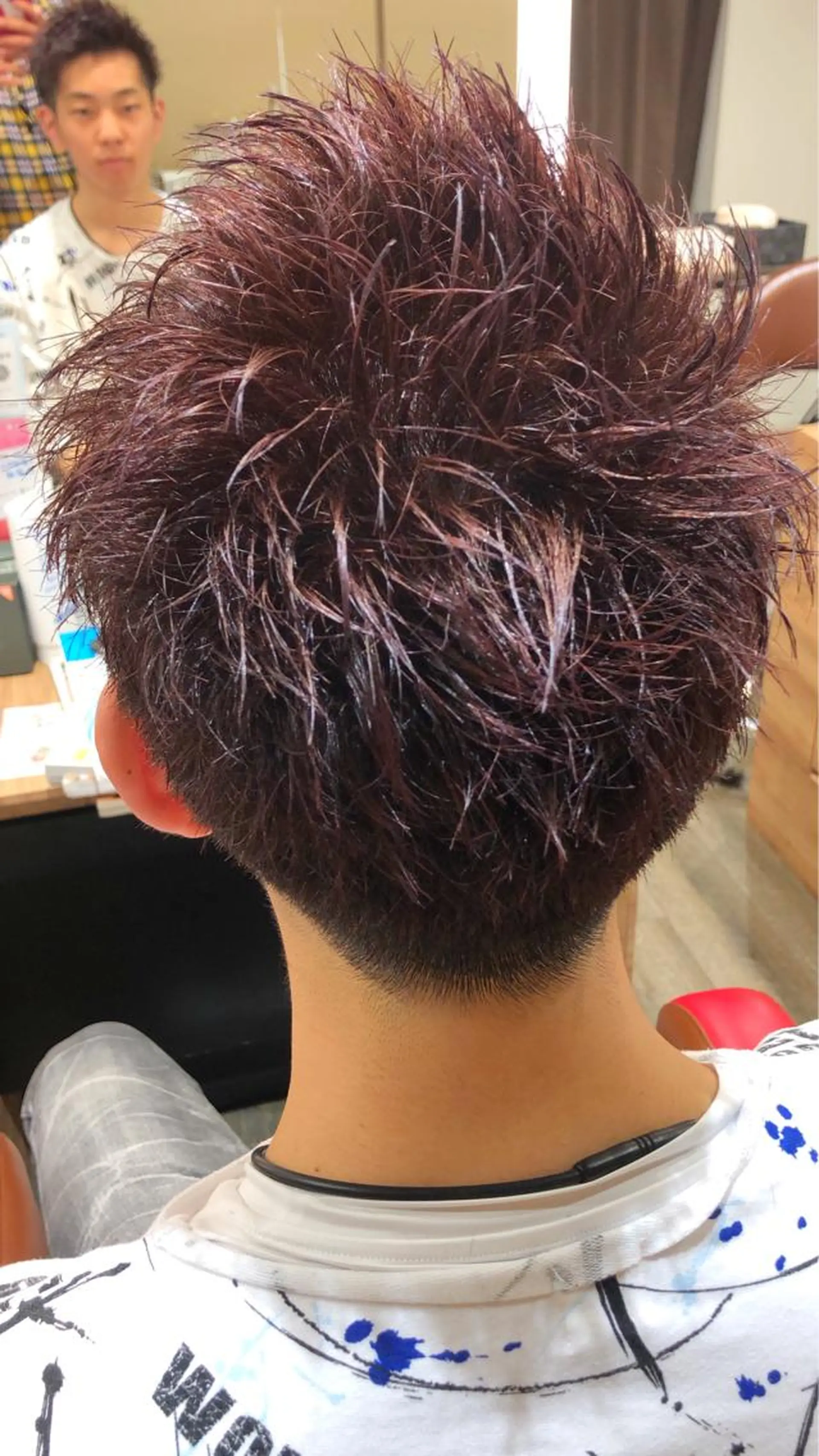 ショート カラー メンズ 刈り上げ レッドカラー ショートヘア メンズヘア特化 崎田 成人のヘアスタイル