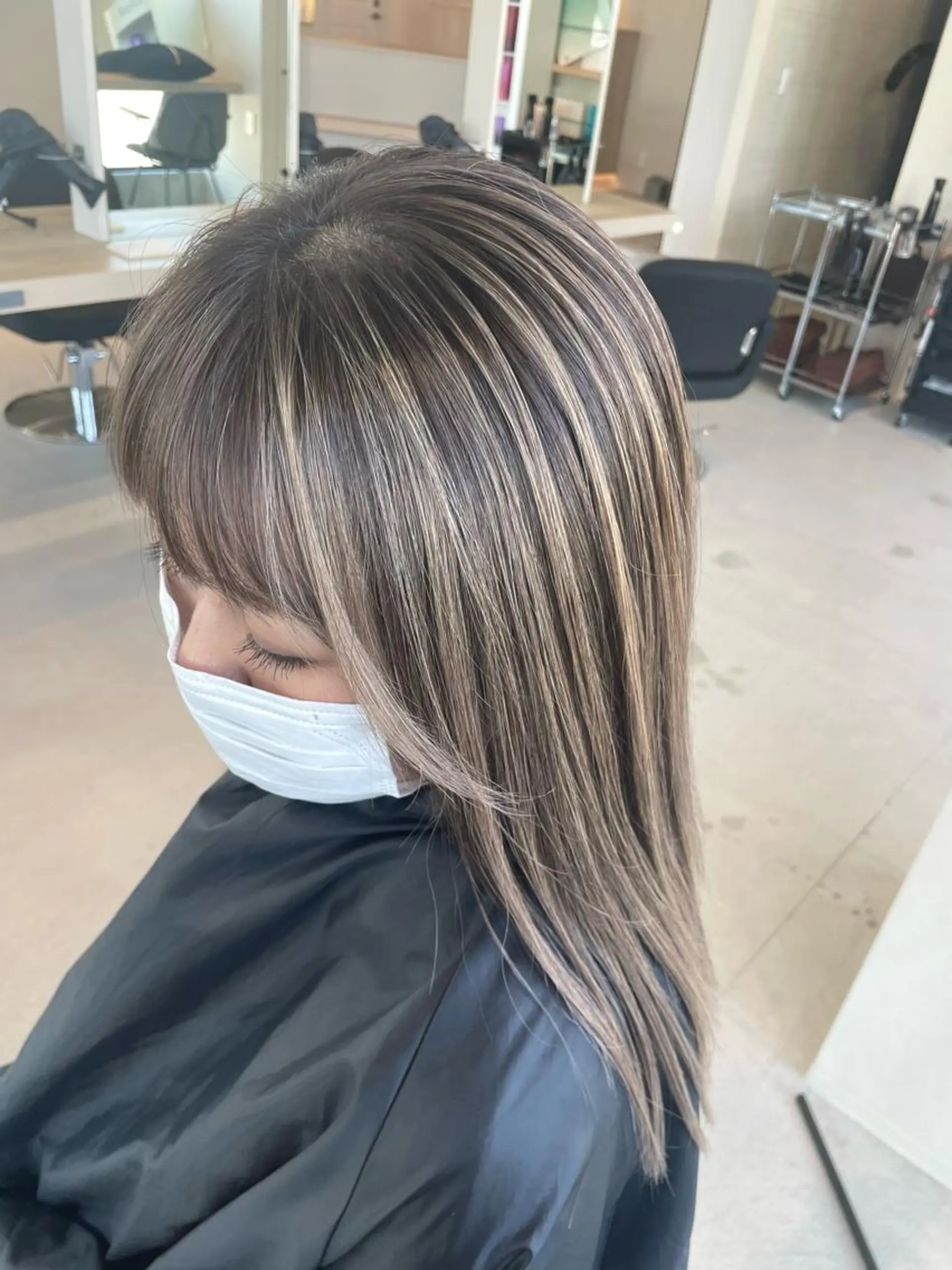 セミロング カラー アディクシーカラー バレイヤージュ ベージュカラー ブリーチ ケアブリーチ Lia所属・皆木 智晴のヘアスタイル