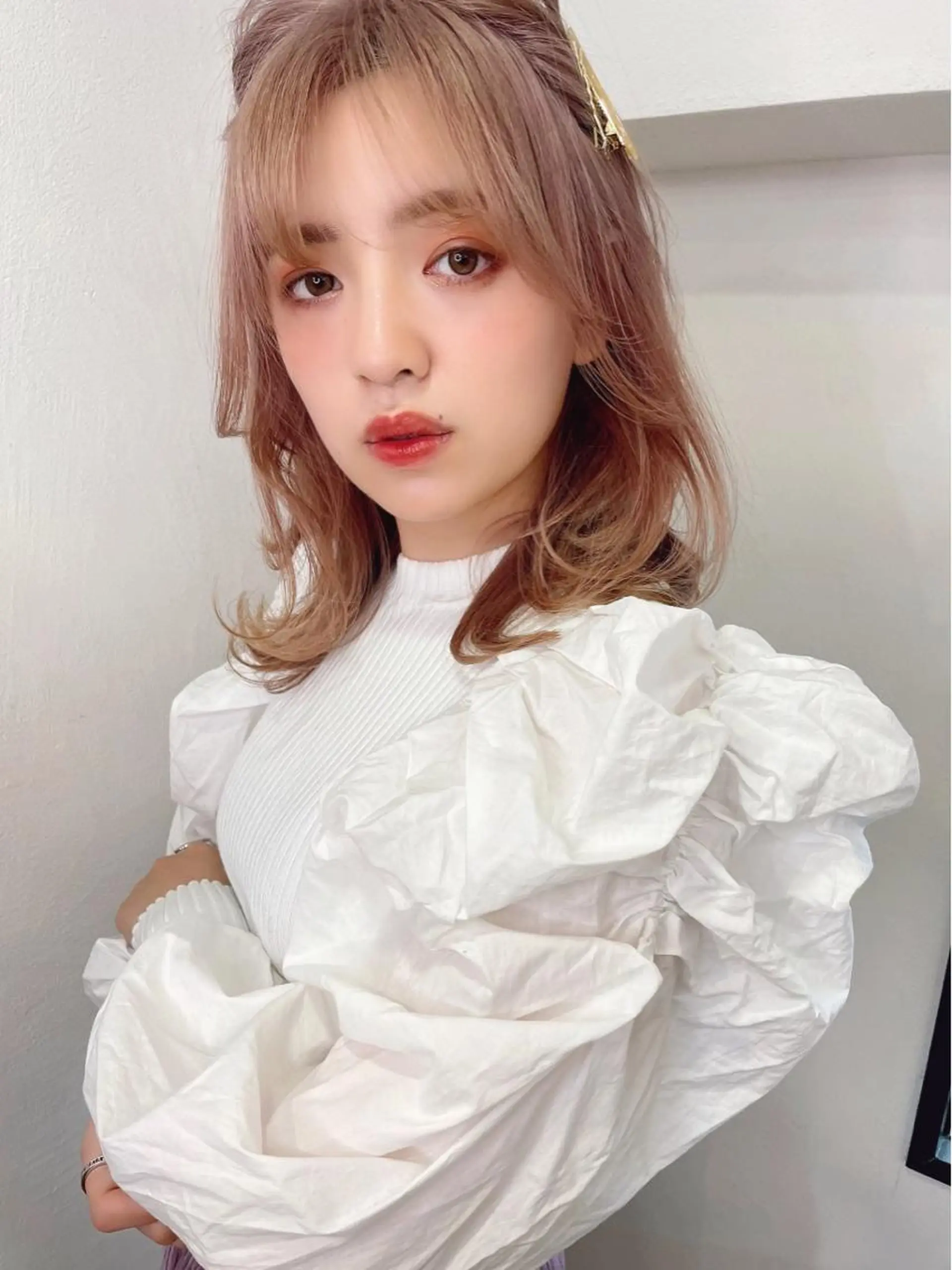 ミディアム レイヤーカット、 大人可愛い　中村美羅のヘアスタイル