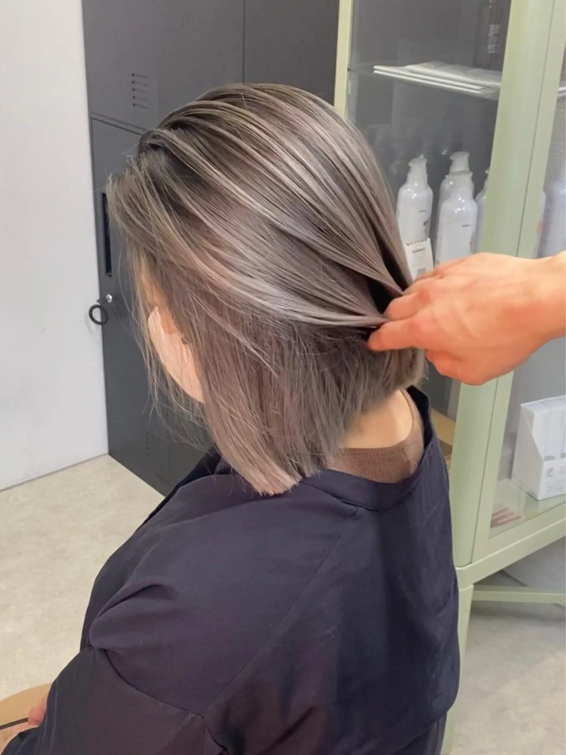 ミディアム ヘアカラー ハイライト、レイヤー カット/西梅田/中西のヘアスタイル