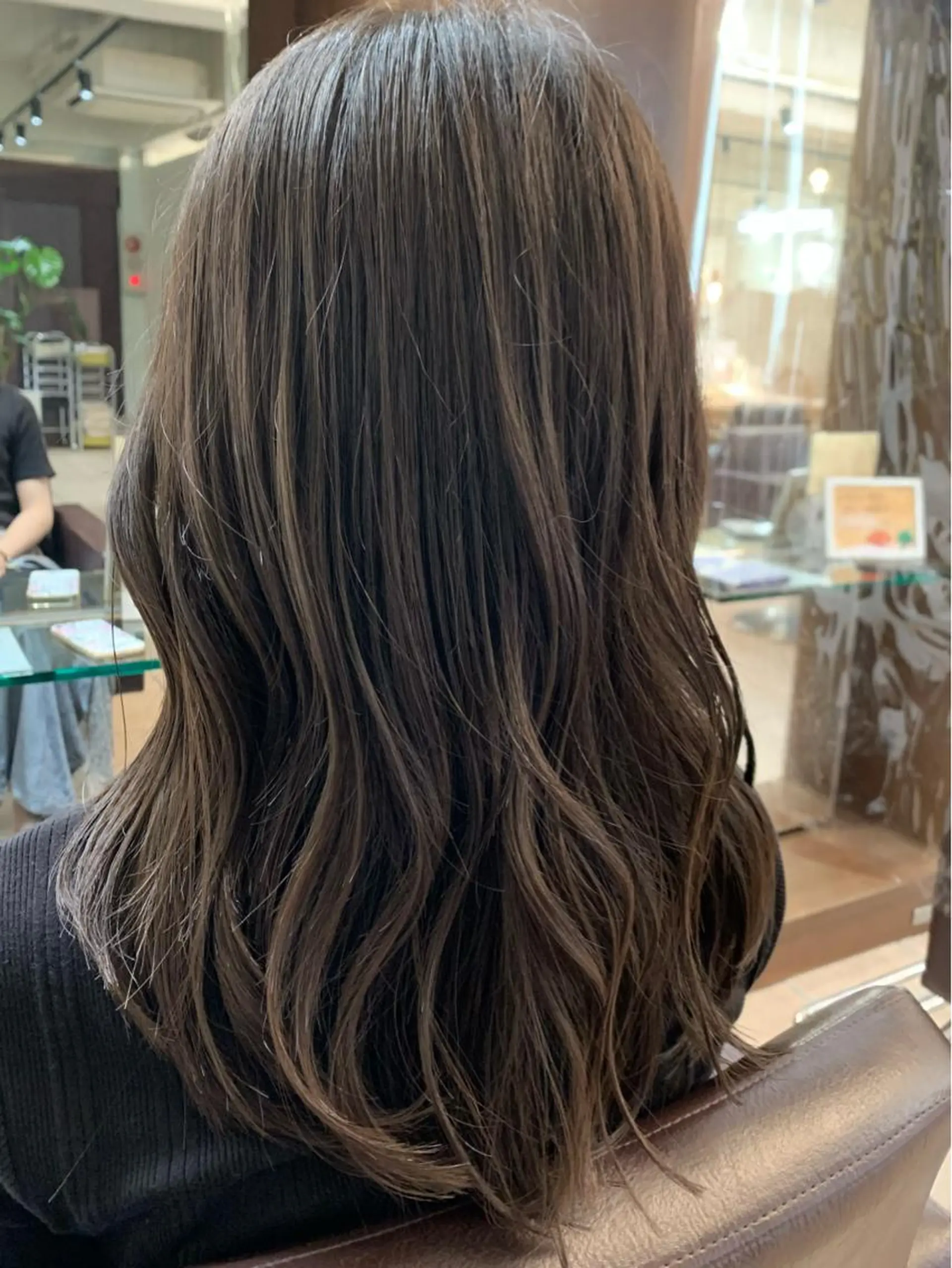 セミロング カット ヘアカラー トリートメント 菅野 美咲のヘアスタイル