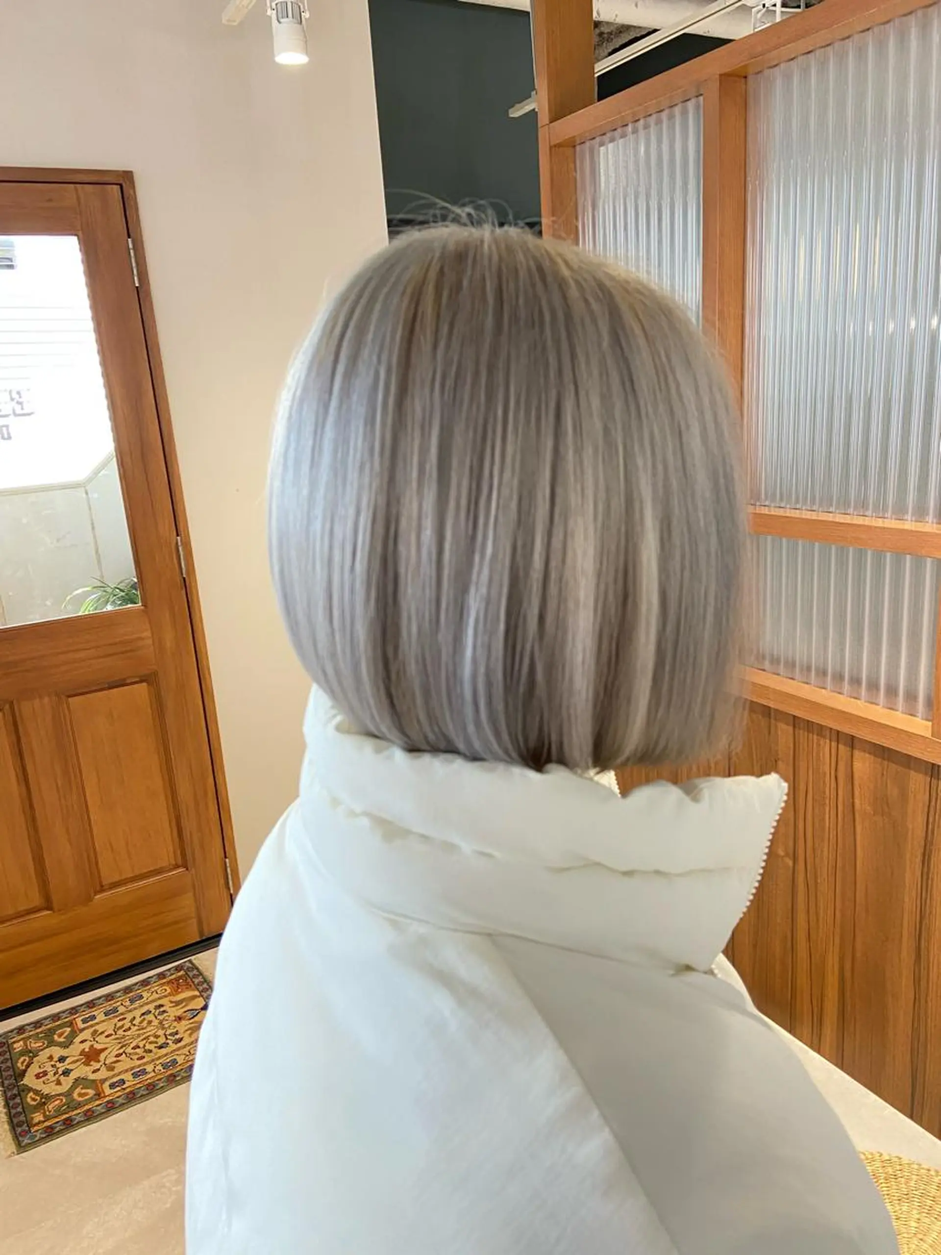 ショート カラー ベージュカラー ブリーチ ホワイトベージュ EIGHT奥野 心太のヘアスタイル