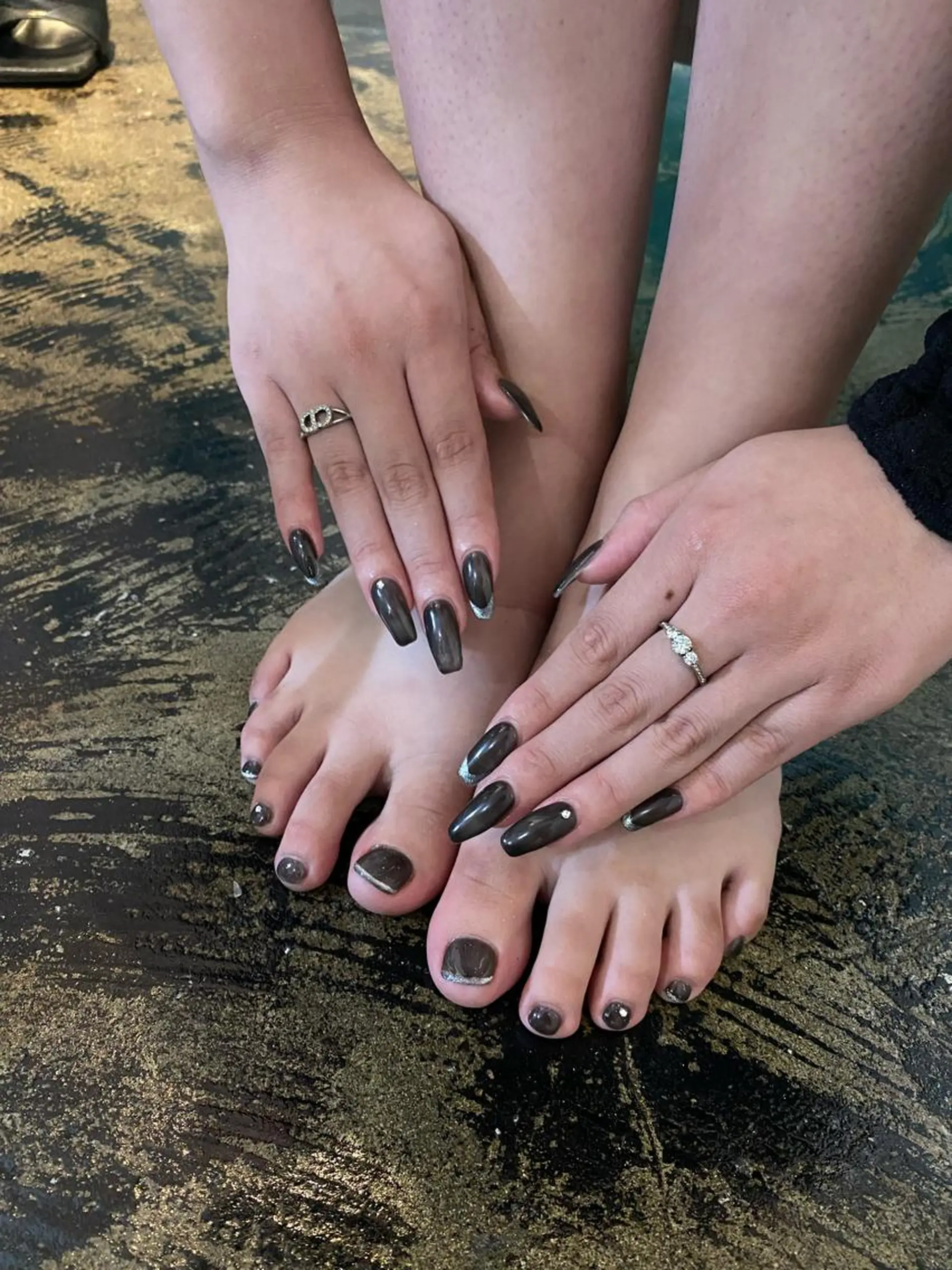 ネイル フットネイル おそろいネイル ♱˖⁺ 𝒎𝒐𝒑𝒊 ⁺のネイルデザイン