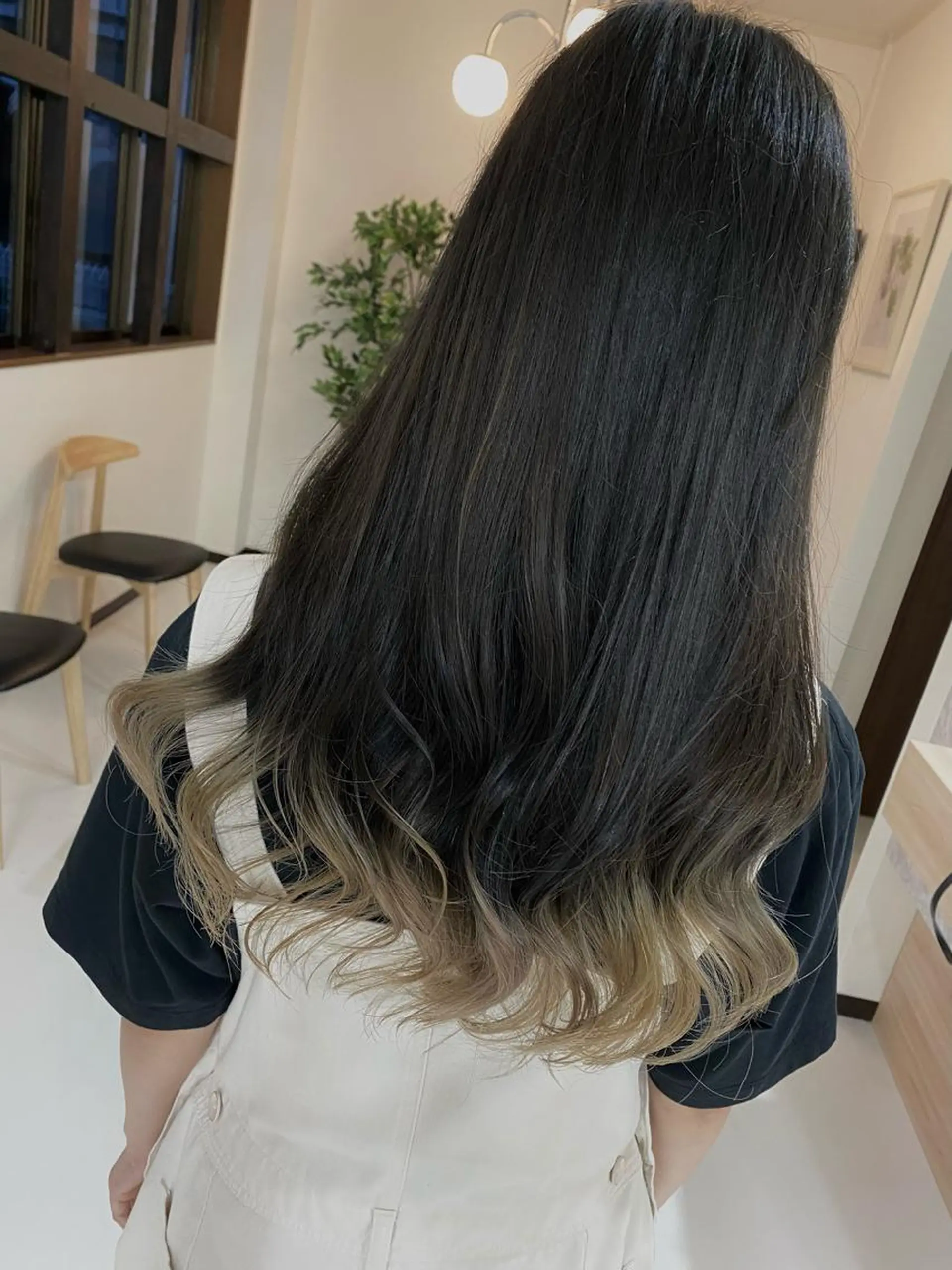 ロング ヘアカラー 松本 菜那のヘアスタイル