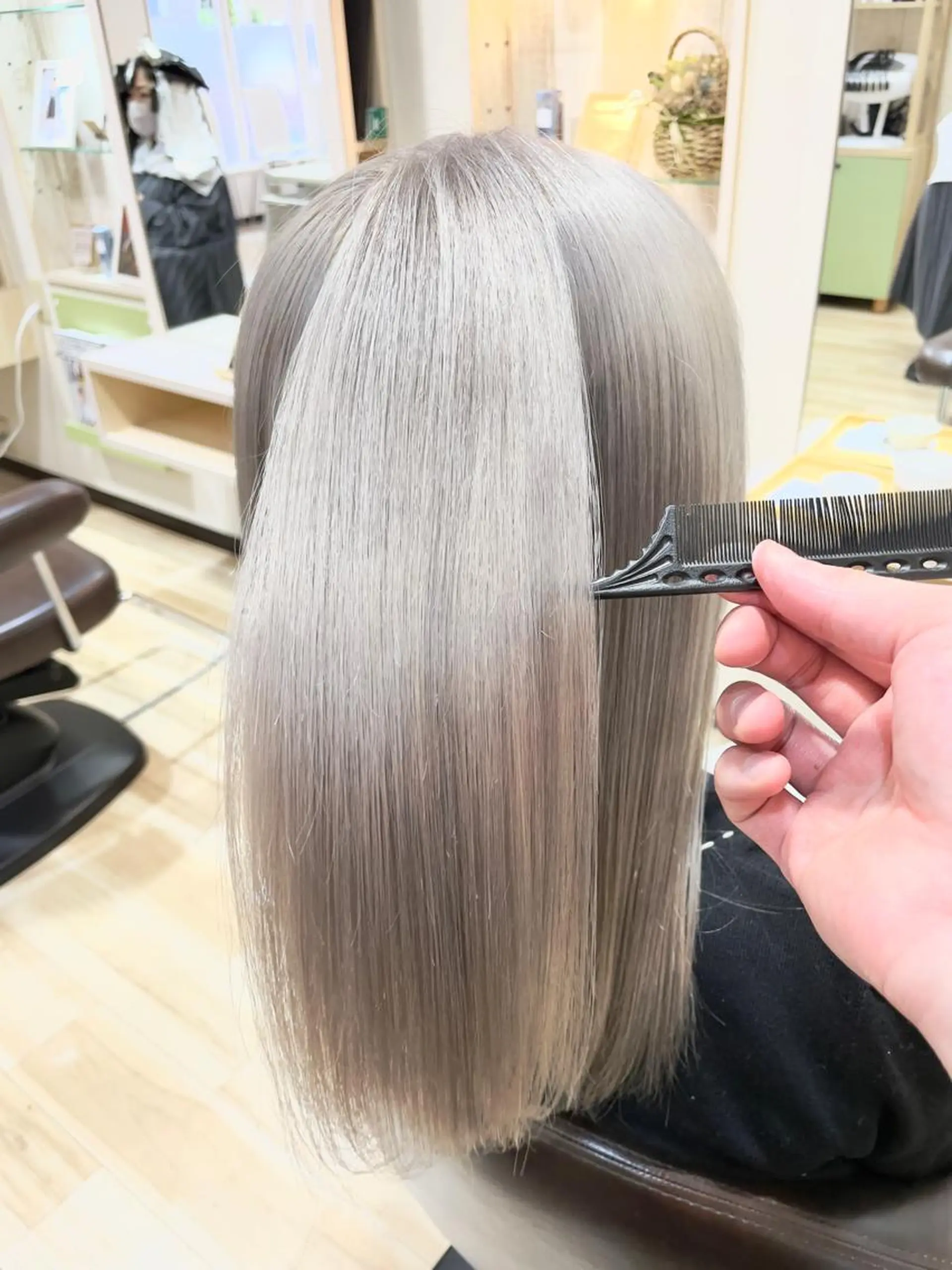 セミロング カラー 🌈派手髪ハイトーン 🌈鈴木亮太🌈のヘアスタイル