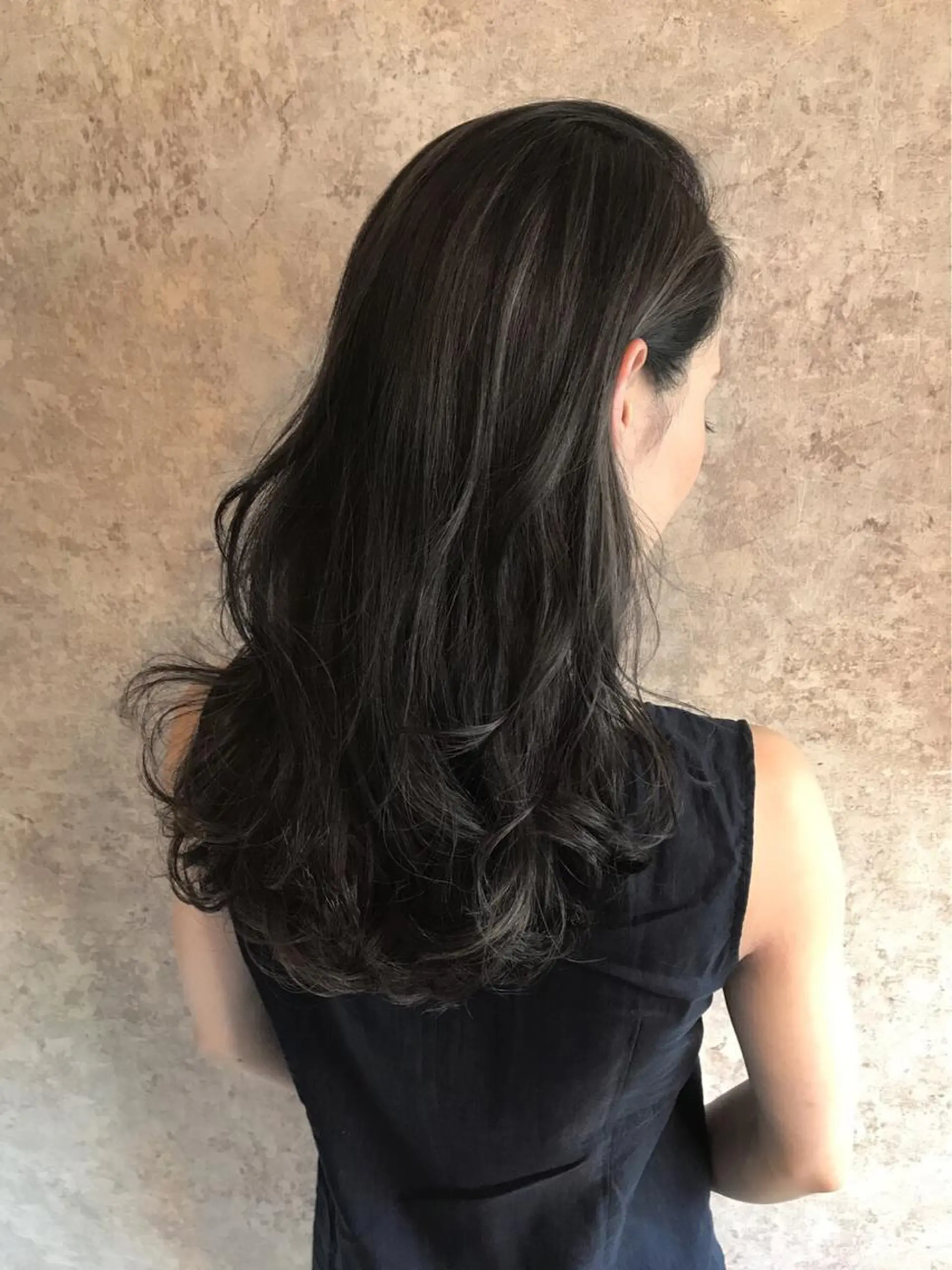 ロング カラー パーマ ヘアアレンジ ハイライトカラー オリーブカラー ハイライト 髪質改善 小顔カット mihoko/ ニュアンスパーマのヘアスタイル