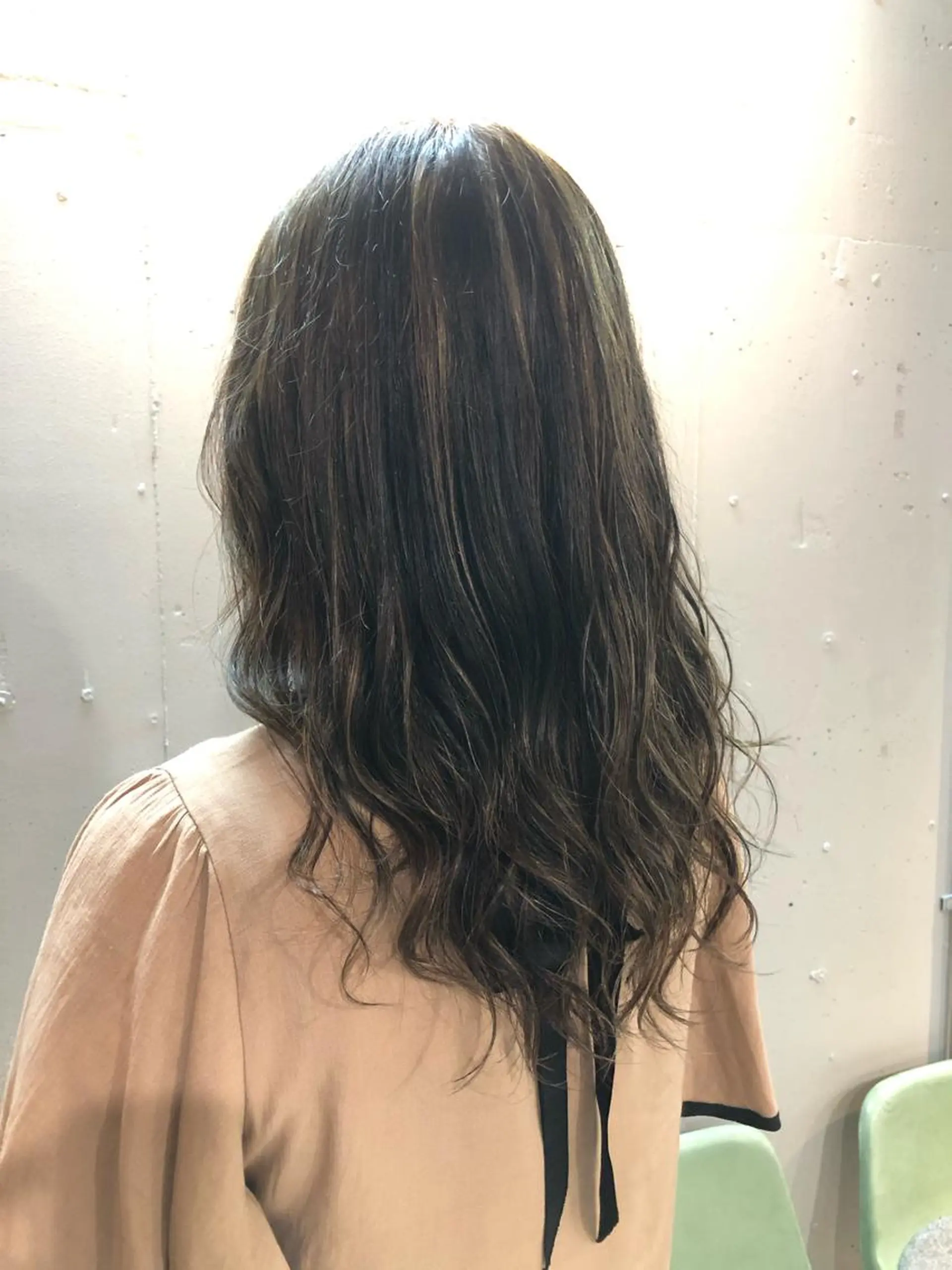 ロング カラー 透明感カラー ハイライトカラー ハイライト ヘアカラー トリートメント 🌼褒められヘア🌼 kaoのヘアスタイル
