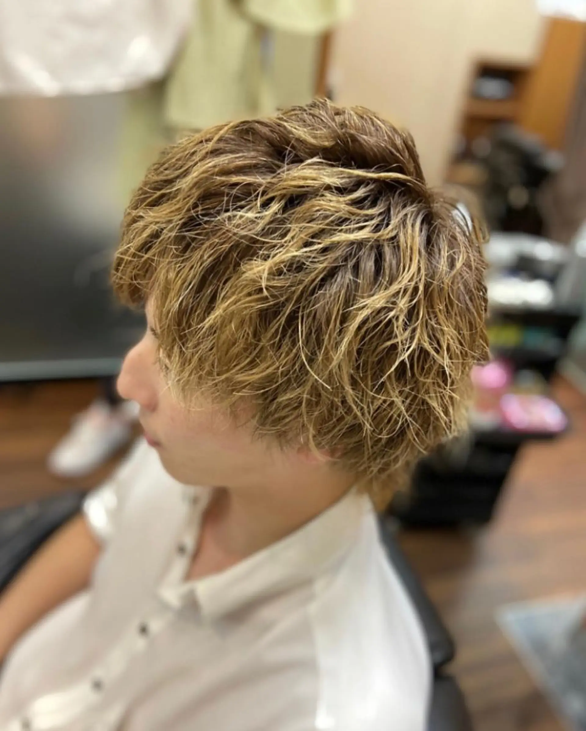 ミディアム パーマ ミディアムパーマ ツイストスパイラルパーマ スパイラルパーマ HIRO GINZA BARBER SHOP 大阪所属・木村 りきのヘアスタイル