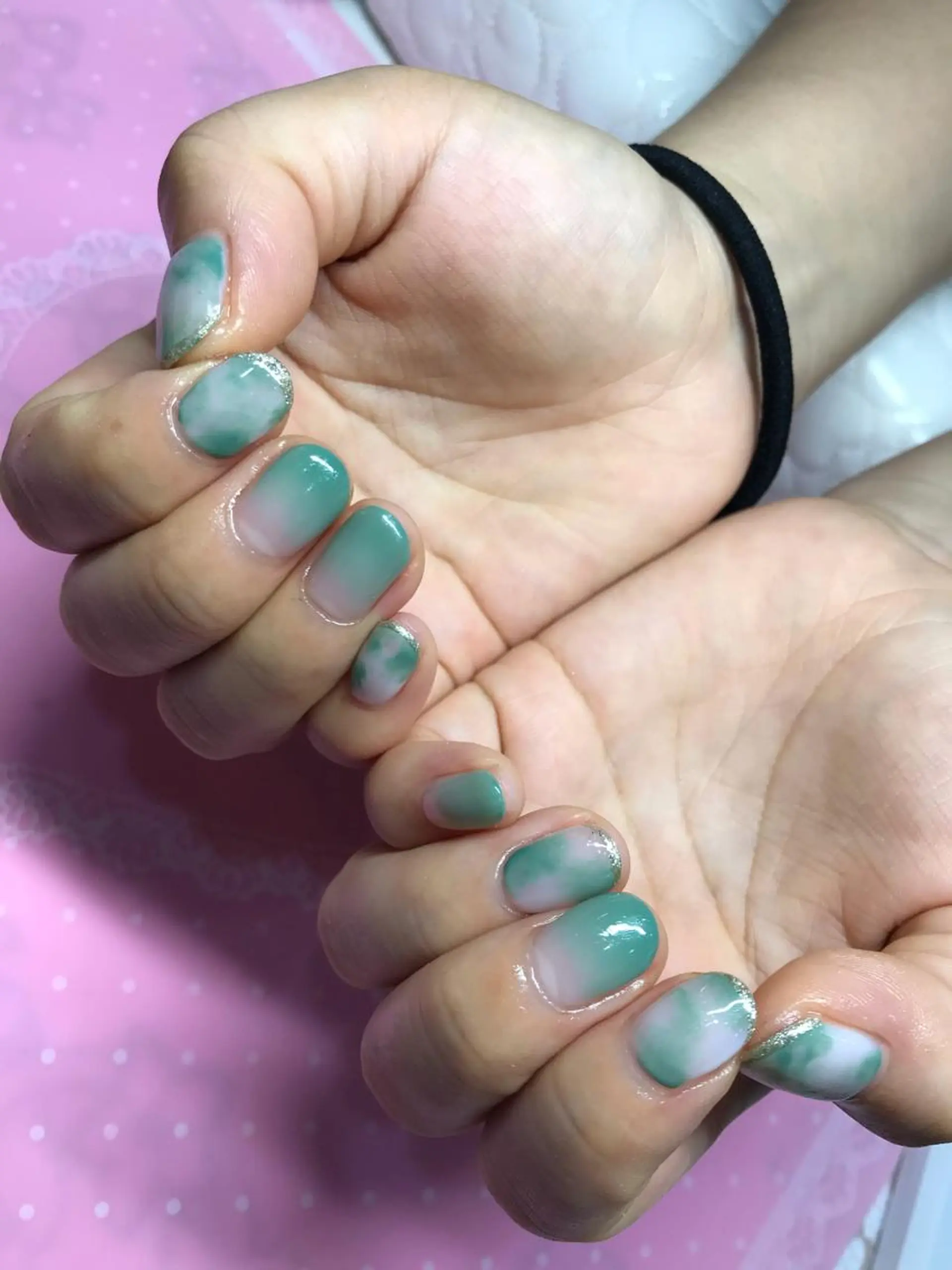 ネイル グリーン シンプルネイル ガールネイルサロン所属・ガール ネイルサロンのネイルデザイン