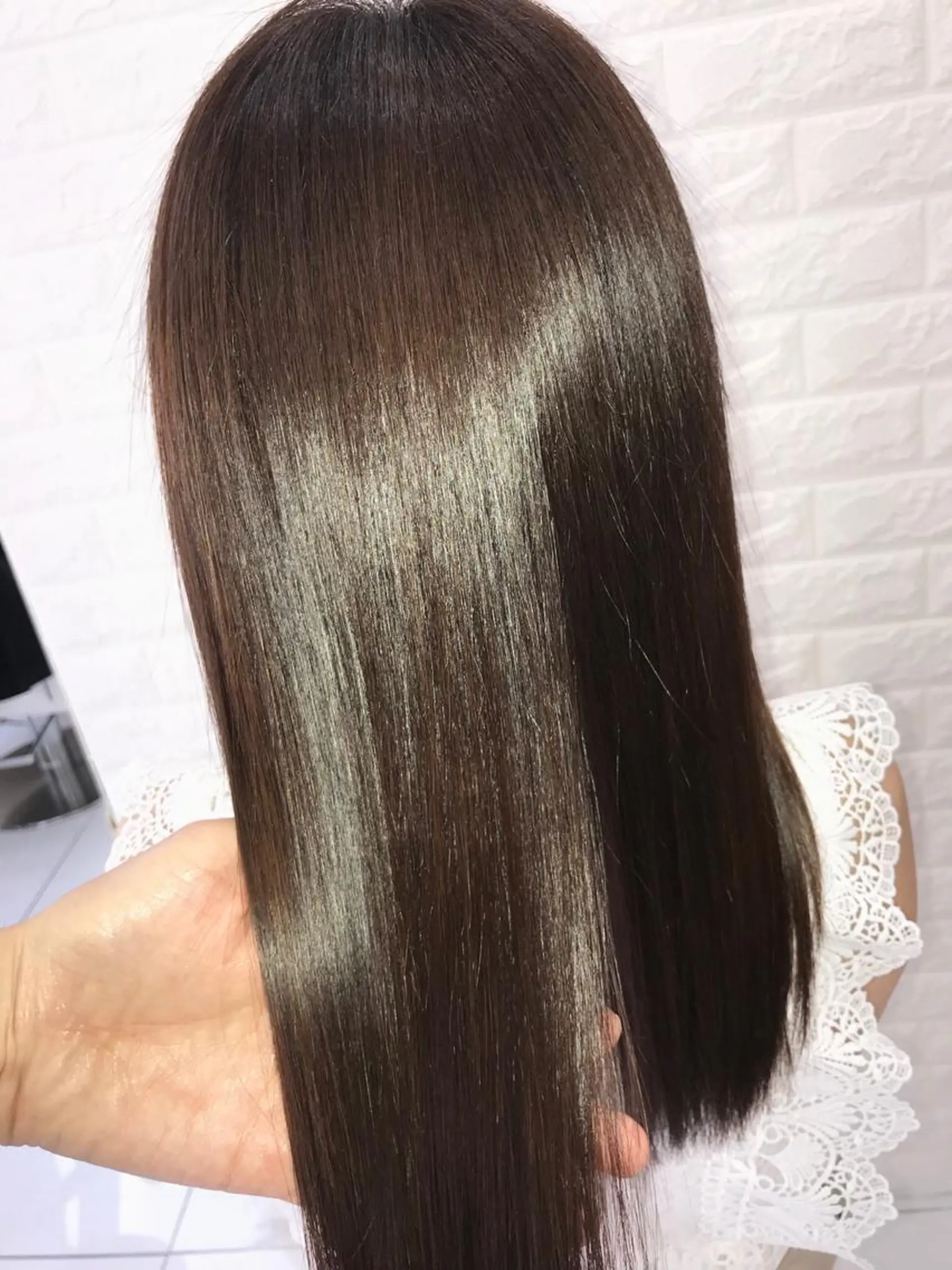 セミロング トリートメント 酸熱トリートメント 20代半ば上質なへア ケア 髪質改善 大西のヘアスタイル