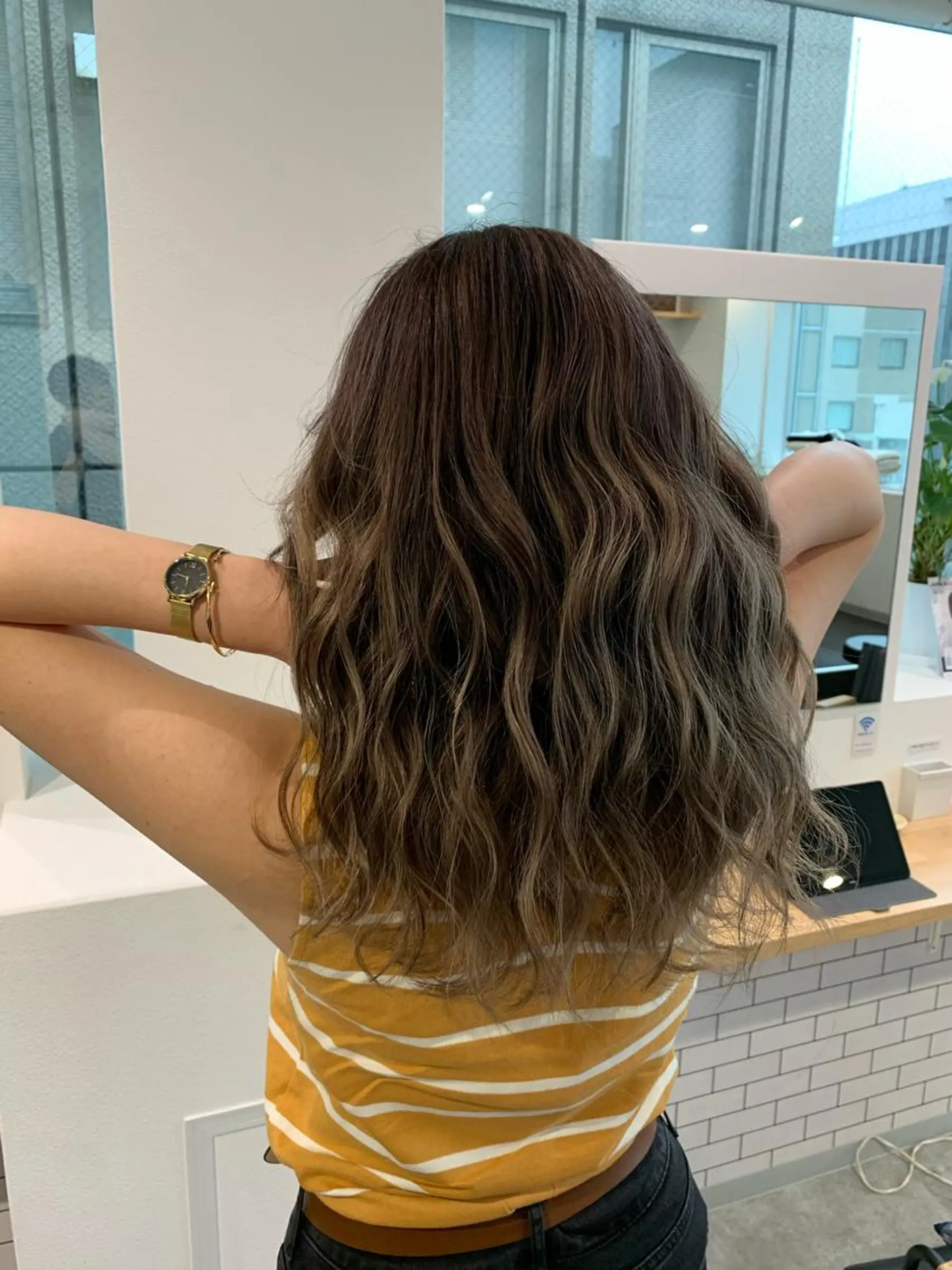 セミロング ヘアカラー ヨシミ カズヤのヘアスタイル