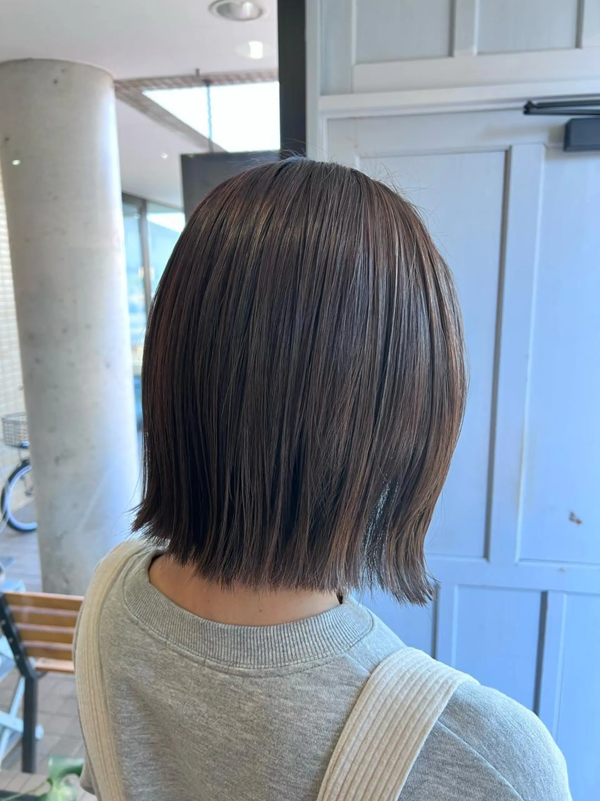 ミディアム カラー グレージュ カット ヘアカラー トリートメント ツキダテ ユイのヘアスタイル
