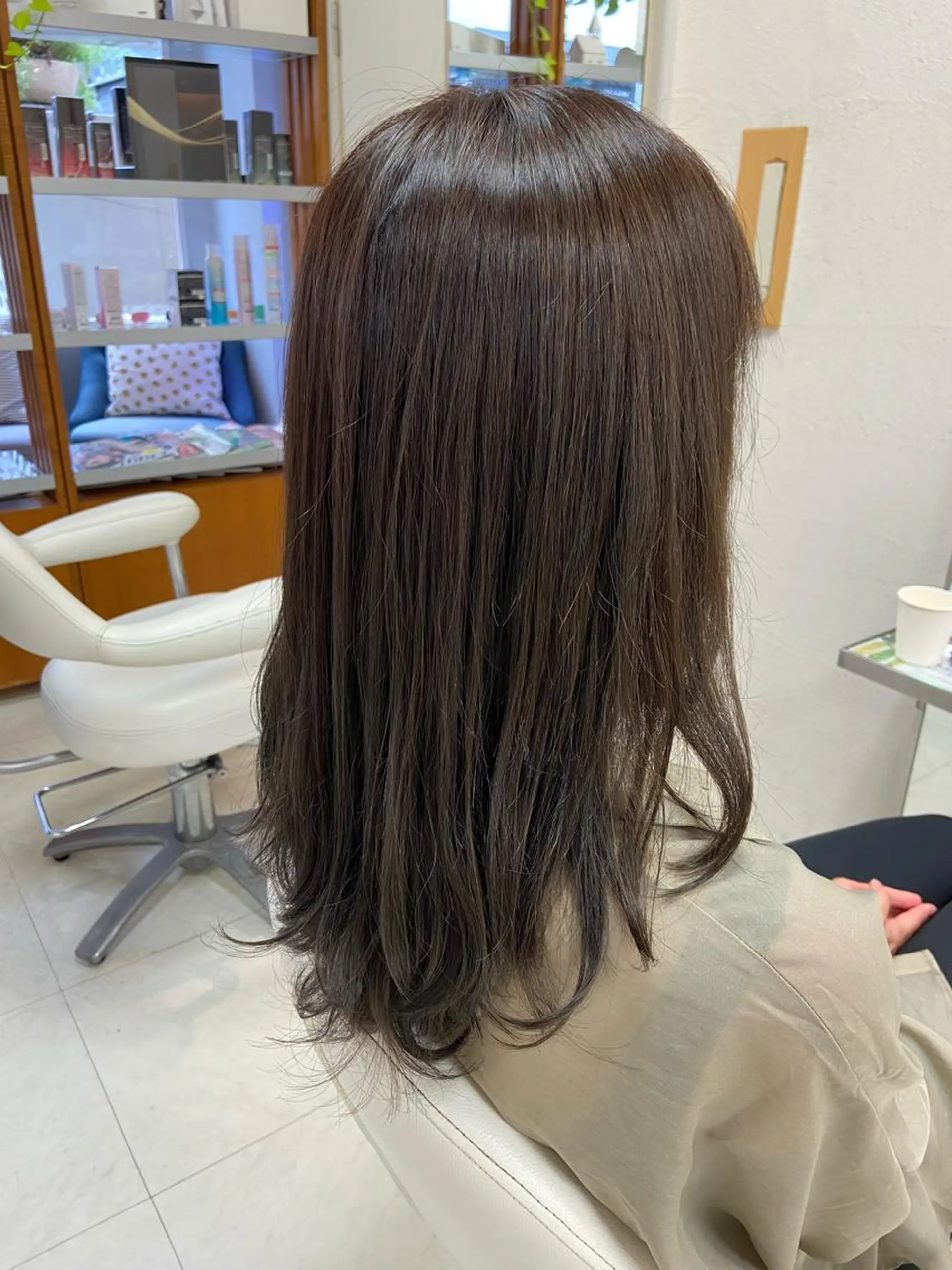 ロング カラー グレージュ カーキグレージュ ヘアカラー トリートメント 菊地 美憂のヘアスタイル
