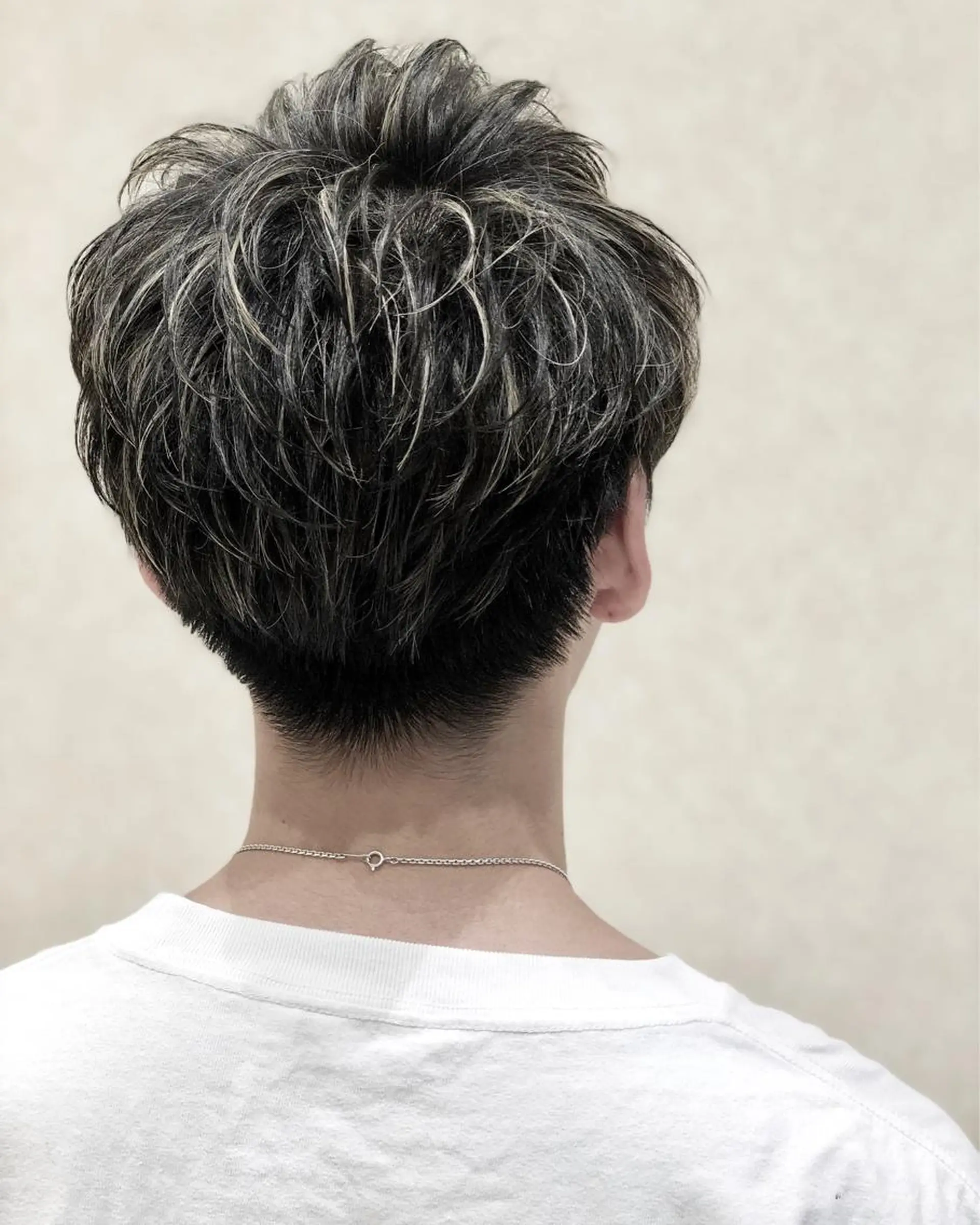 ショート カラー メンズ メンズハイライト ハイライトカラー ハイライト 内藤 裕真  k-twoのヘアスタイル