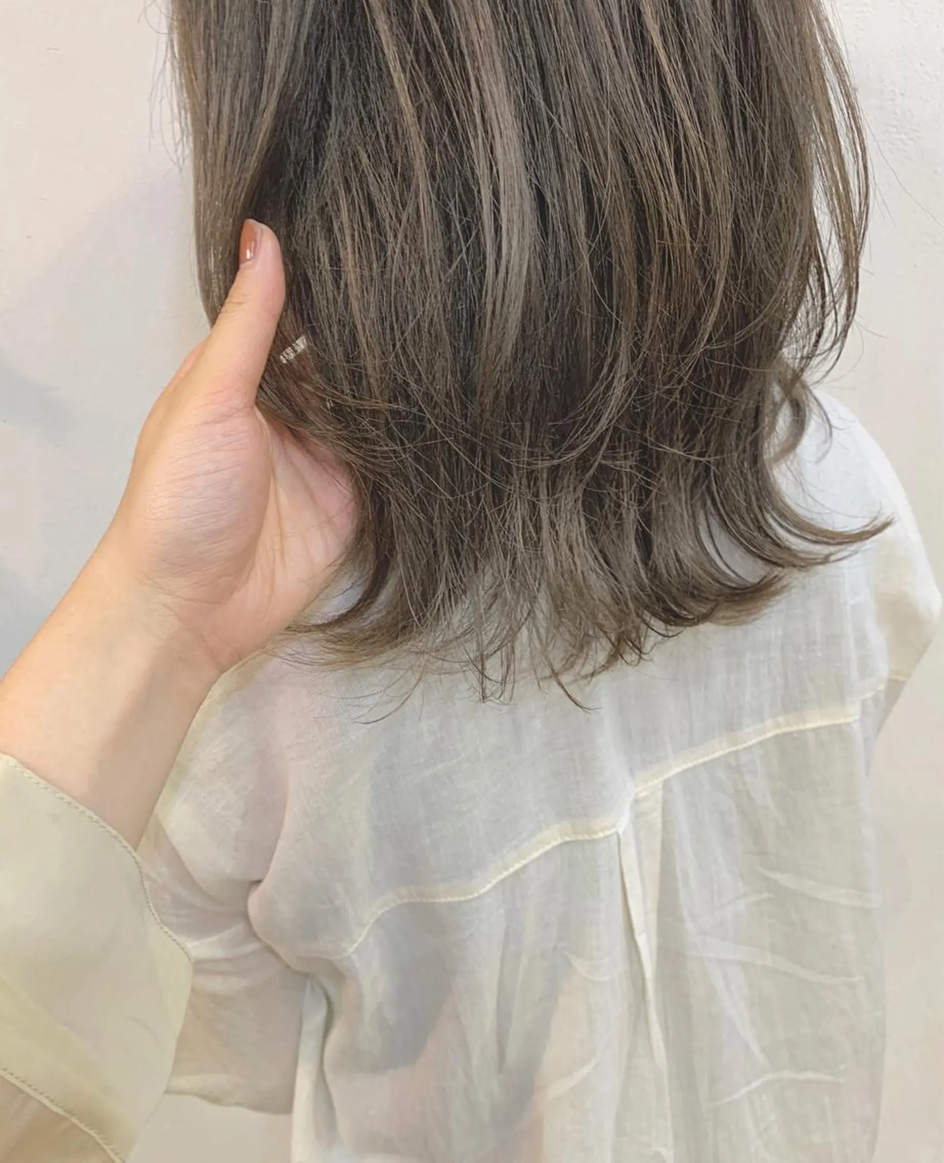 ミディアム カラー レイヤーカット、 大人可愛い　中村美羅のヘアスタイル