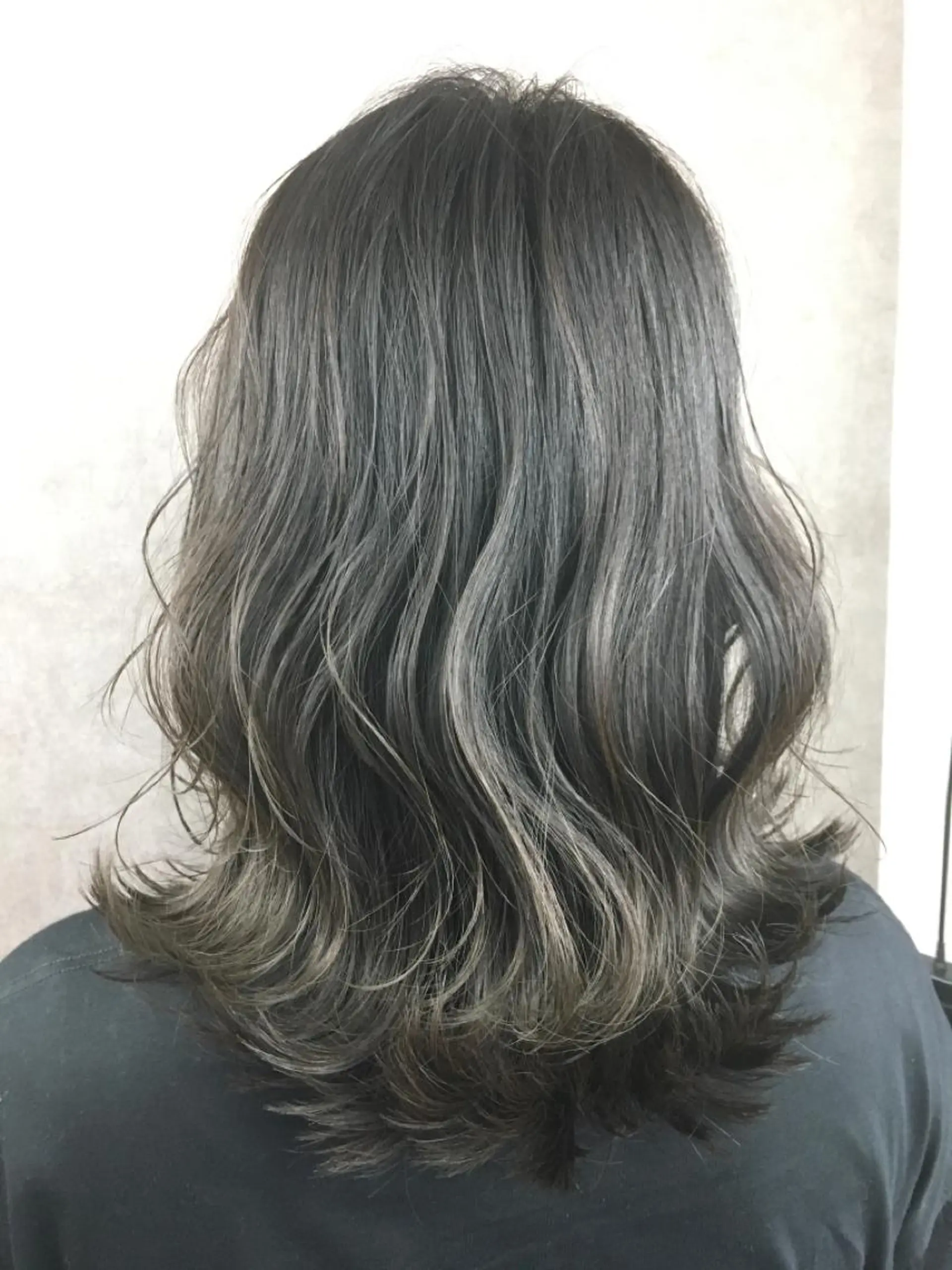 セミロング カラー ツイストスパイラル パーマ🟡KYOUのヘアスタイル