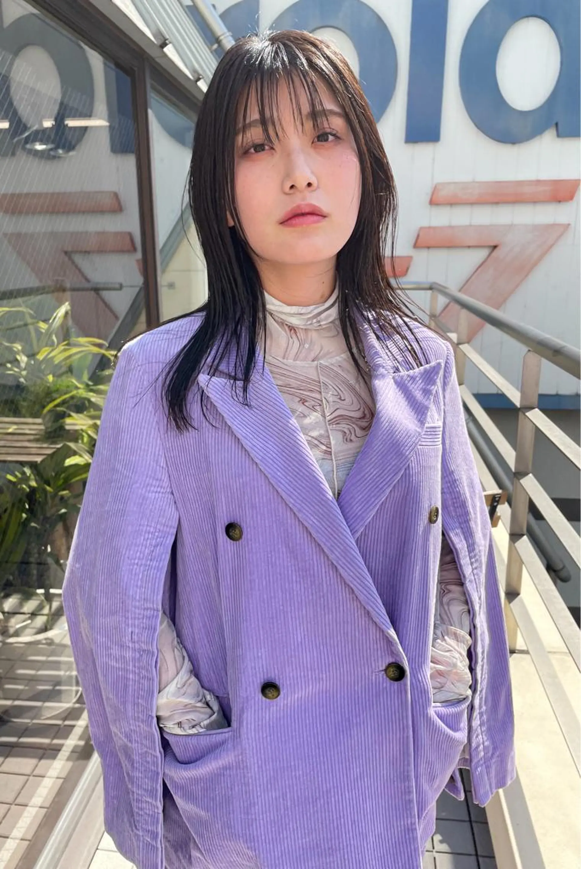 セミロング オカモト ミユウのヘアスタイル