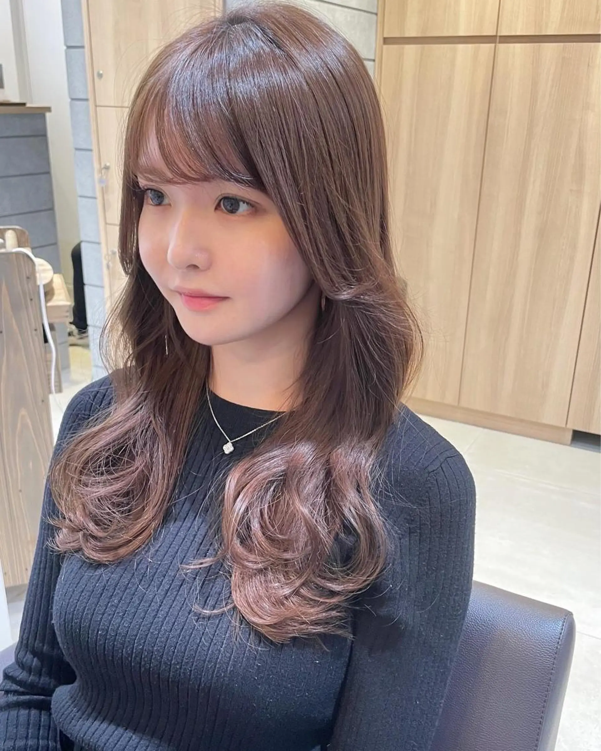 ロング カラー ブリーチ ケアブリーチ ダブルカラー イヤリングカラー ハイライトカラー 宮澤  タケル ミディアムヘアのヘアスタイル