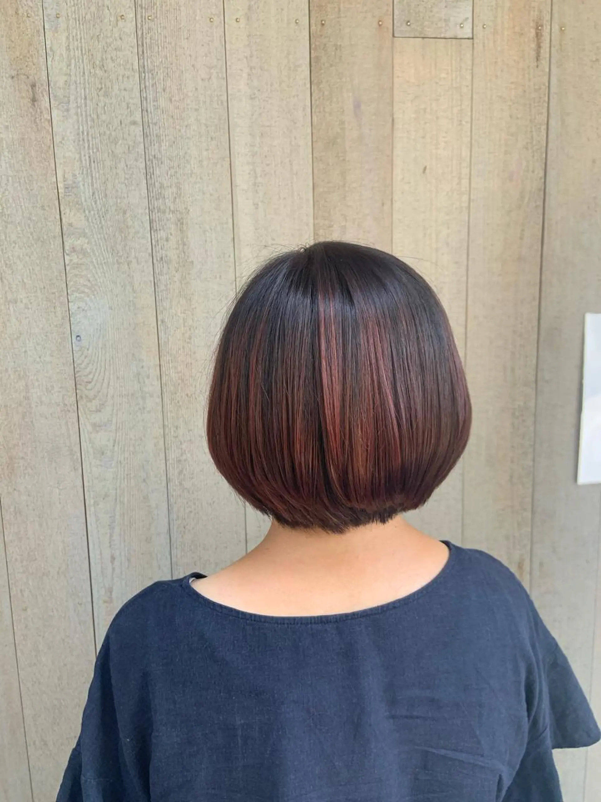 ショート カラー パーマ ヘアアレンジ ハイライトカラー レッドカラー バイオレットカラー ハイライト ハイトーンカラー🤍 山下 優華のヘアスタイル