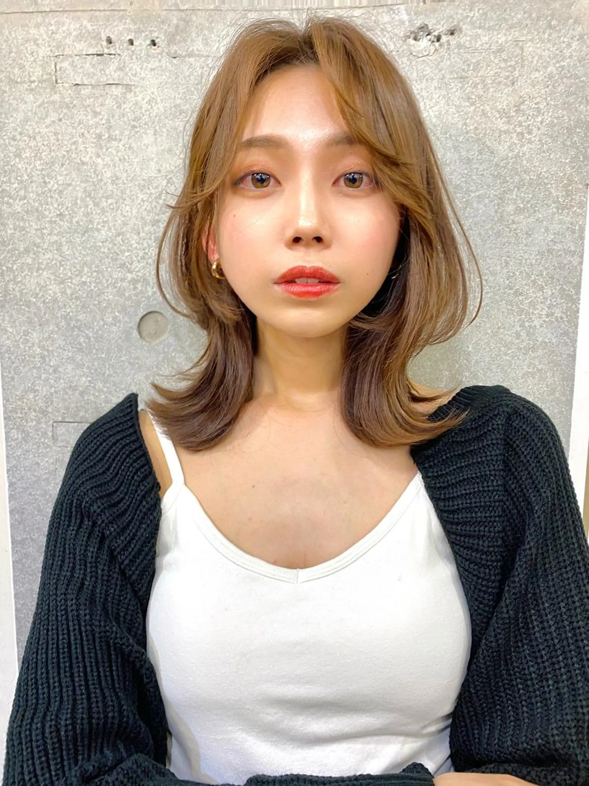 ミディアム カラー ベージュカラー ブリーチ ミルクティーベージュ ブリーチなしカラー 似合わせカット SALOWIN吉祥寺suite店所属・似合わせレイヤー 🇰🇷荒木洋文のヘアスタイル