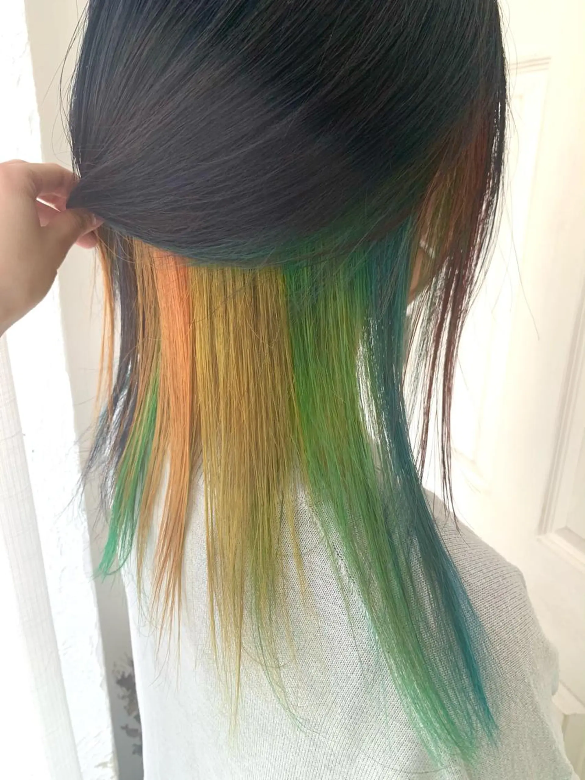 セミロング カラー fio マナミのヘアスタイル