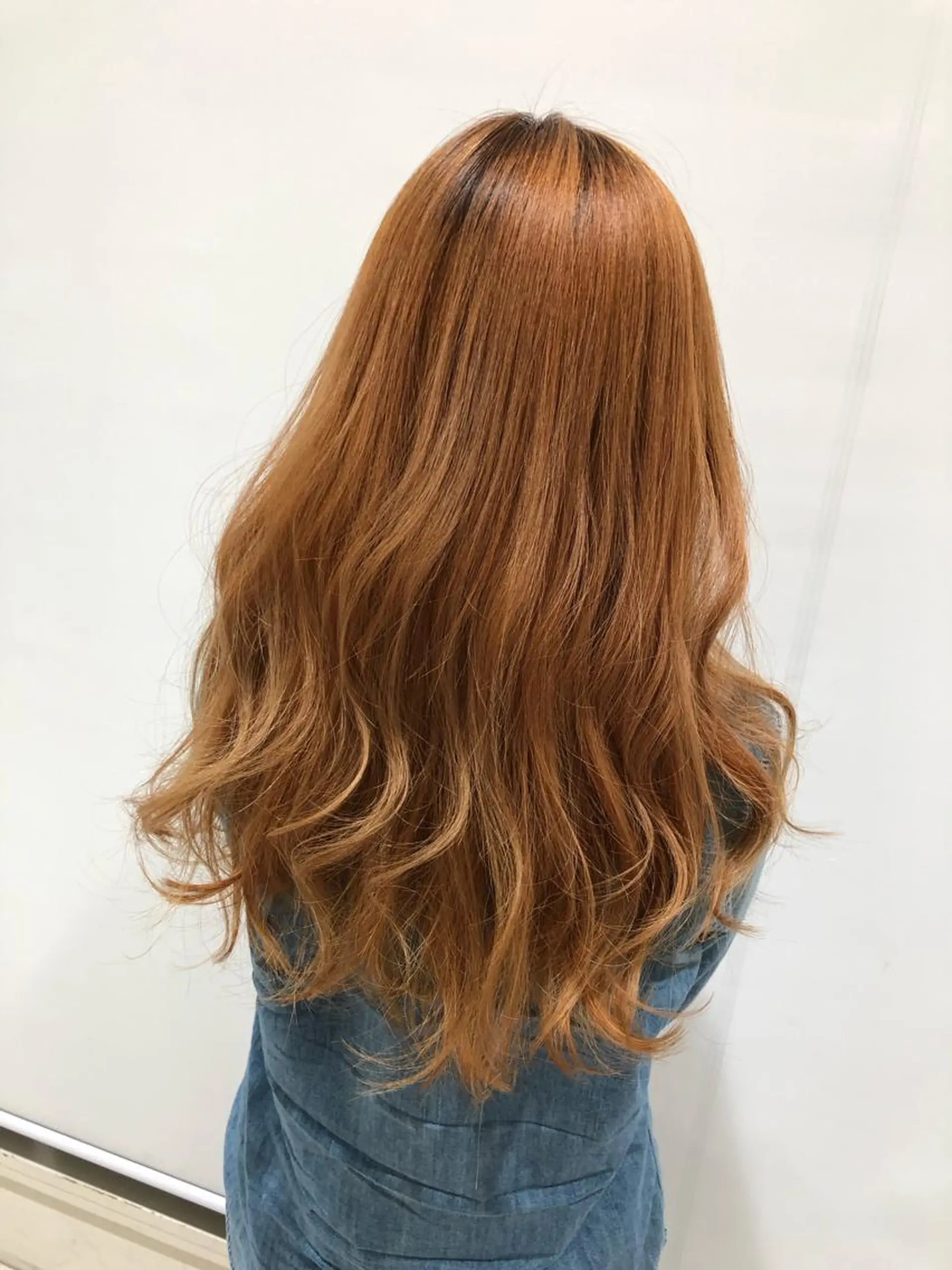 ロング カラー バレイヤージュ ブリーチ オレンジ レイヤーカット 福元 保雄のヘアスタイル