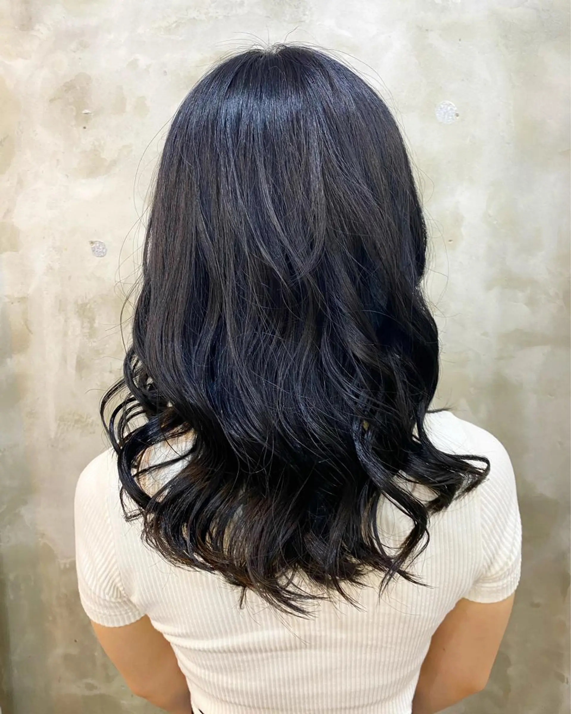 ロング カラー ヘアアレンジ 黒髪 ブリーチ ブルーカラー ブルーブラック 志賀 あずみのヘアスタイル