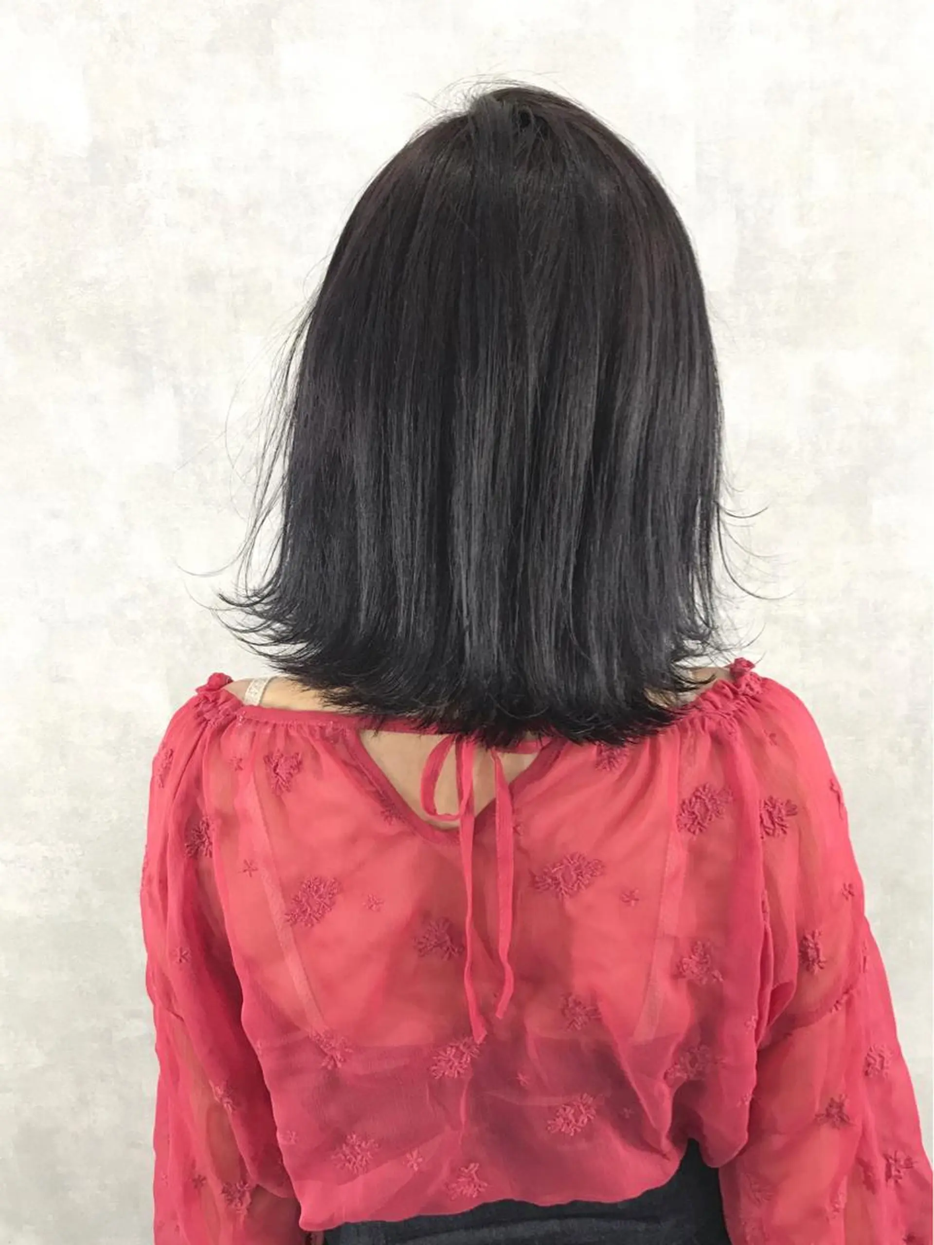 ショート カラー ダークグレー TOMOYAレイヤー ブリーチ縮毛矯正のヘアスタイル