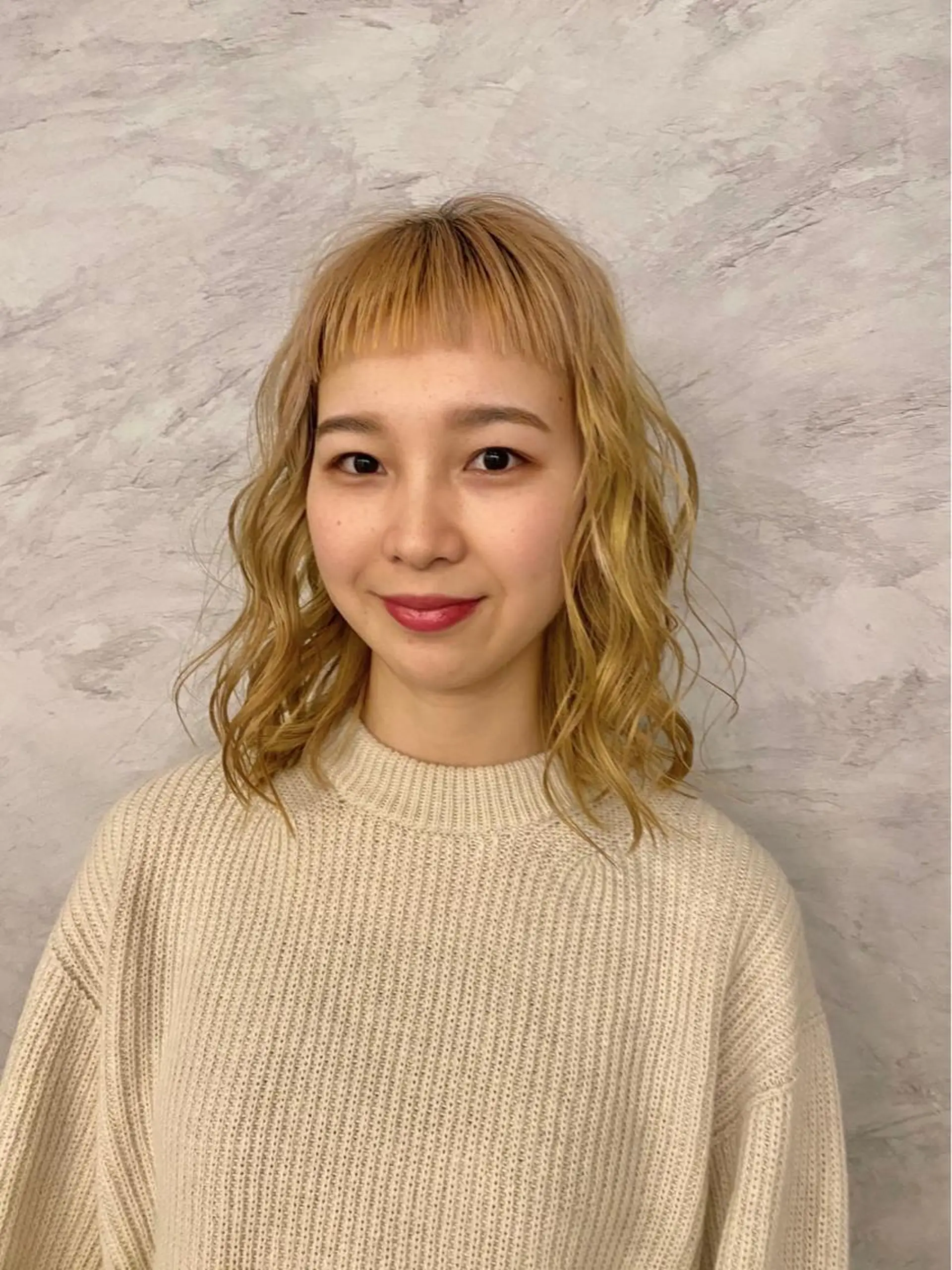 ミディアム カラー maruquee de mashu所属・モモコ/ブリーチ/ ミルクティカラーのヘアスタイル