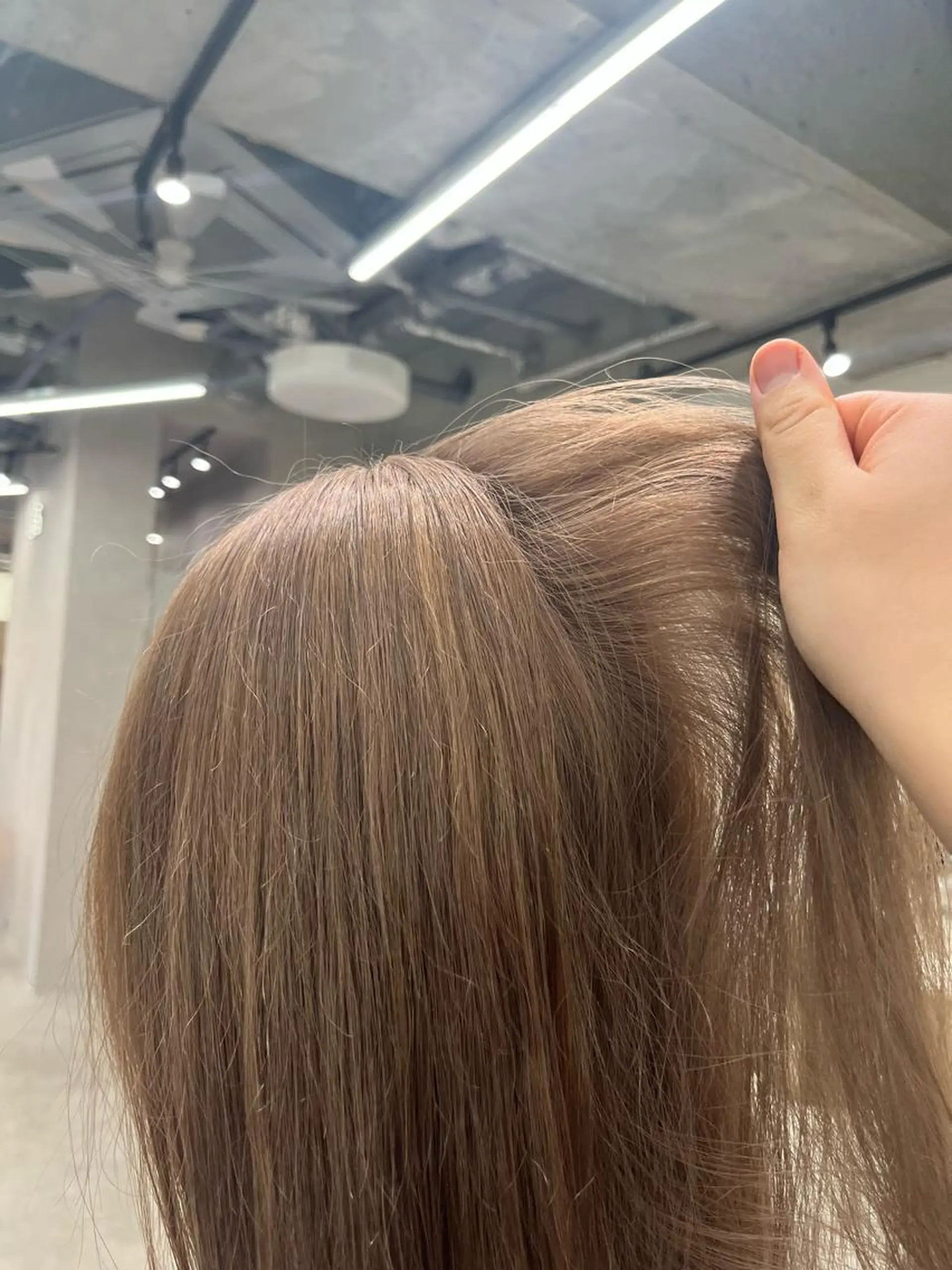 カラー ベージュカラー ブリーチ ミルクティーベージュ dot .tokyo所属・中村 彩夏のヘアスタイル