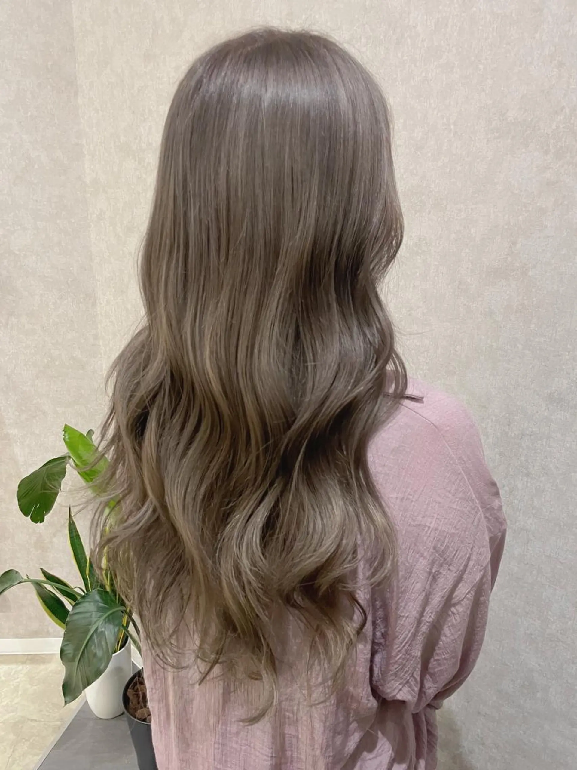 ロング ヘアカラー Rina  のヘアスタイル