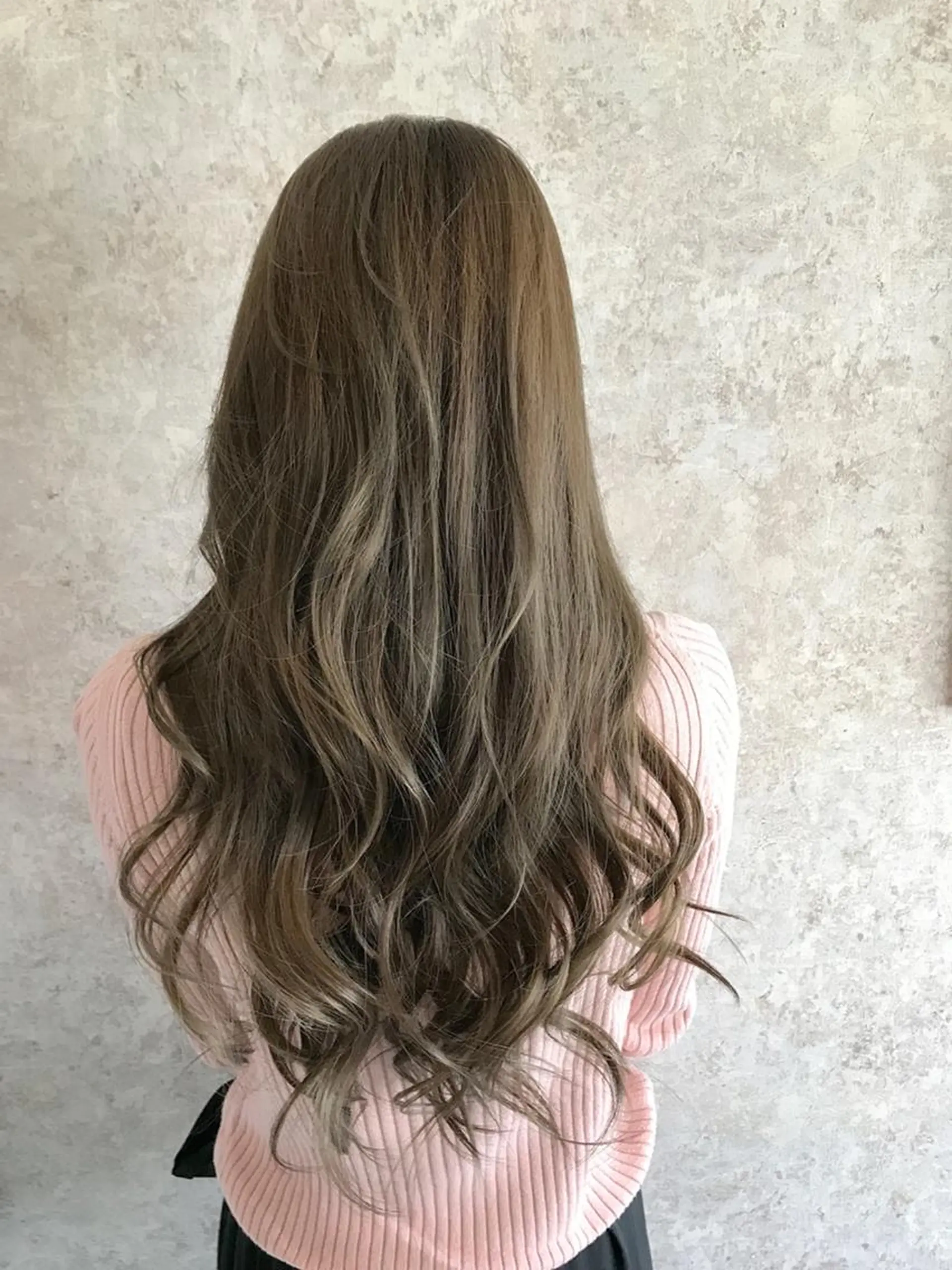 ミディアム due hair 京都駅前店 MILBON オージュア認定サロン【デューヘアー】所属・ハイトーンブリーチ 土坂　由志【京都】のヘアスタイル