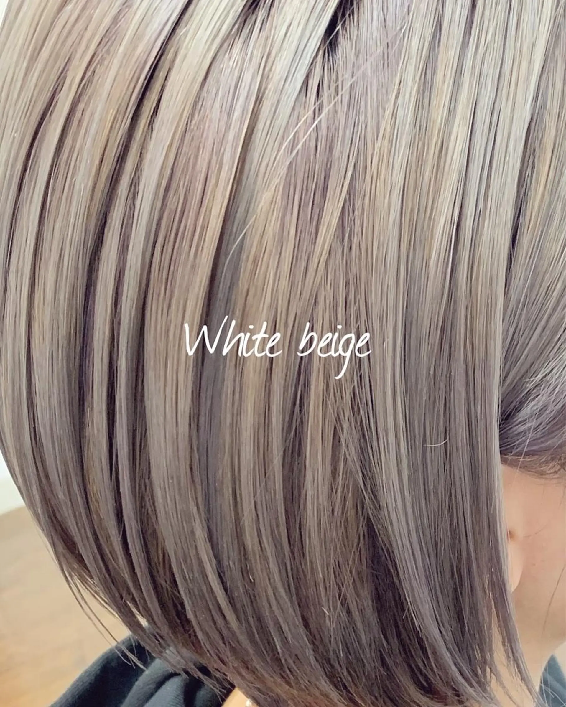 ショート カラー ベージュカラー ダブルカラー ホワイトベージュ カット ヘアカラー GLAD 萩原のヘアスタイル