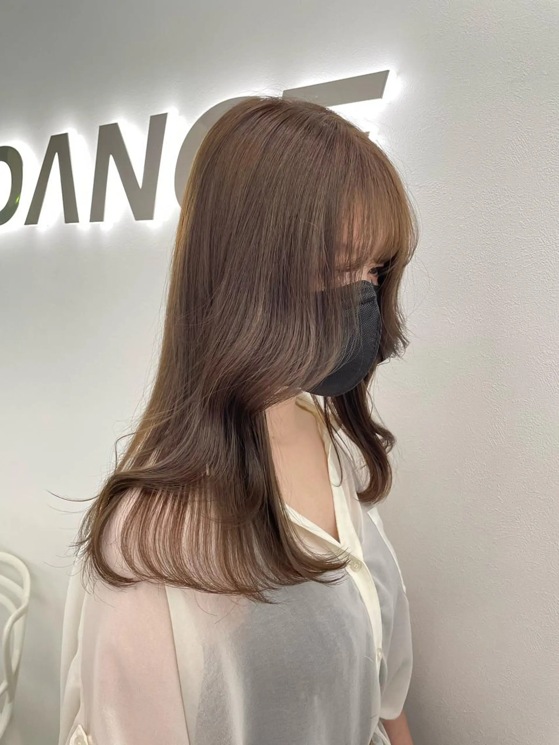 ロング 顔周りカット 韓国風ヘア カット ヘアカラー 🤍上質艶ワンホン ヘアMAYU🤍のヘアスタイル