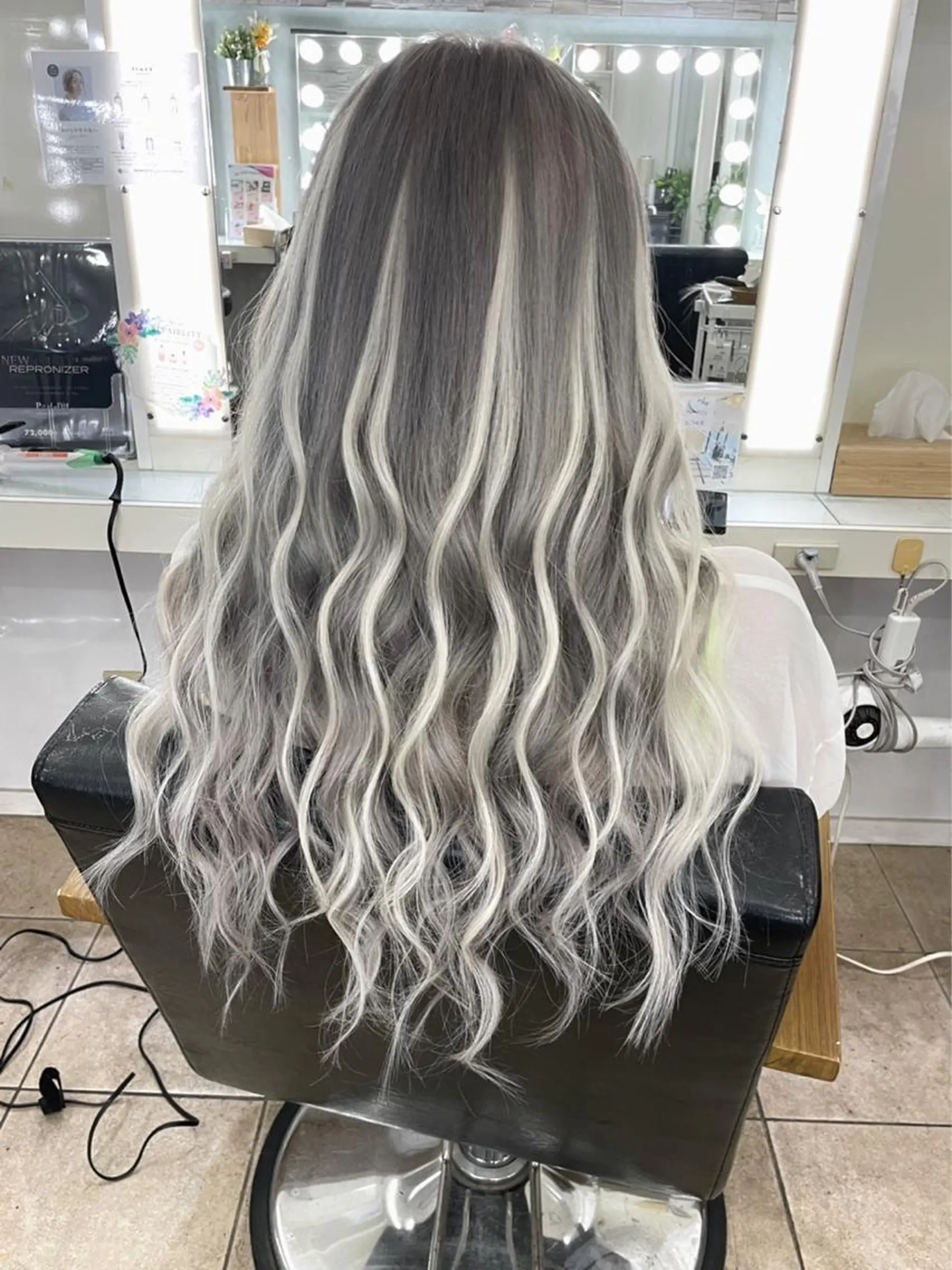 ロング ハイトーン/ エクステのヘアスタイル