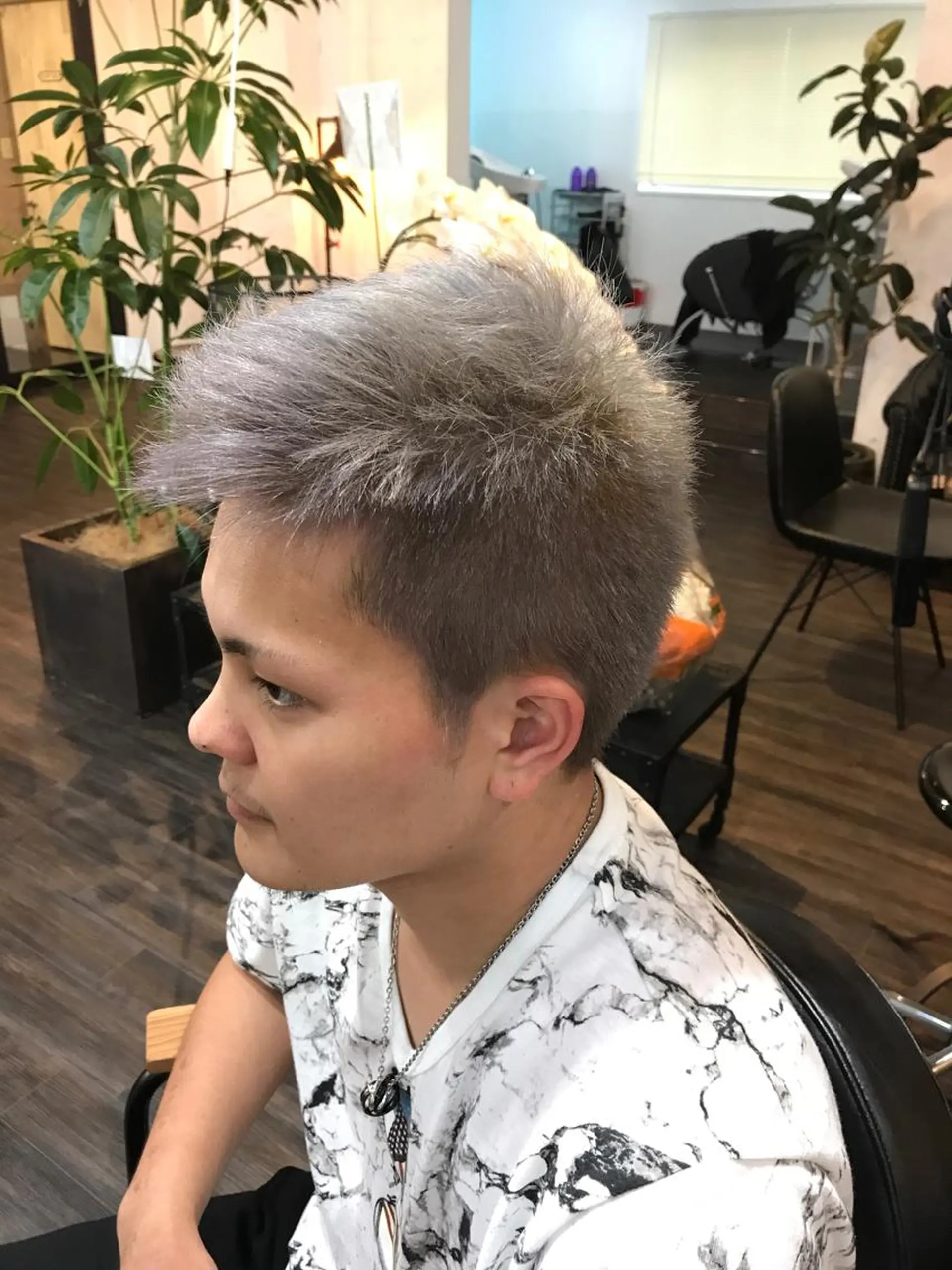 ショート カラー メンズ メンズブリーチ ブリーチ カット ヘアカラー WEST O LAND所属・WEST OLAND 安藤のヘアスタイル