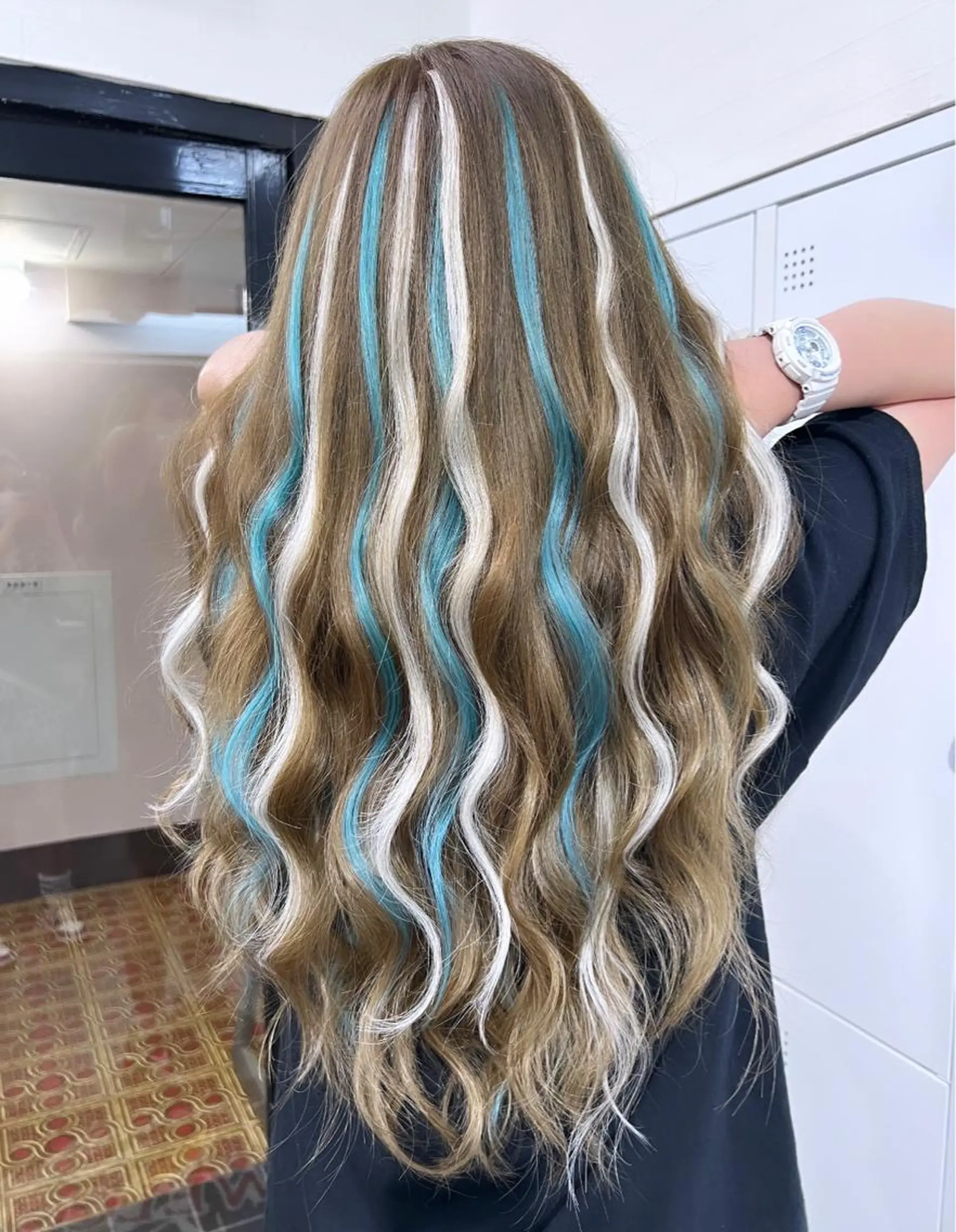 ロング カラー ブリーチ ケアブリーチ エクステ ヘアカラー エクステ 🧠U-topia 西村彩🧠のヘアスタイル