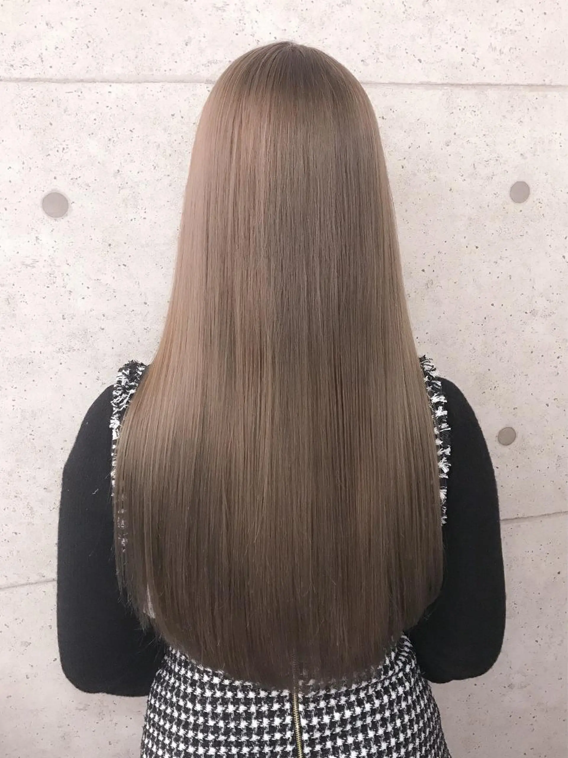 ロング カラー アディクシーカラー ベージュカラー ブリーチ 透明感カラー イルミナカラー .. meiのヘアスタイル