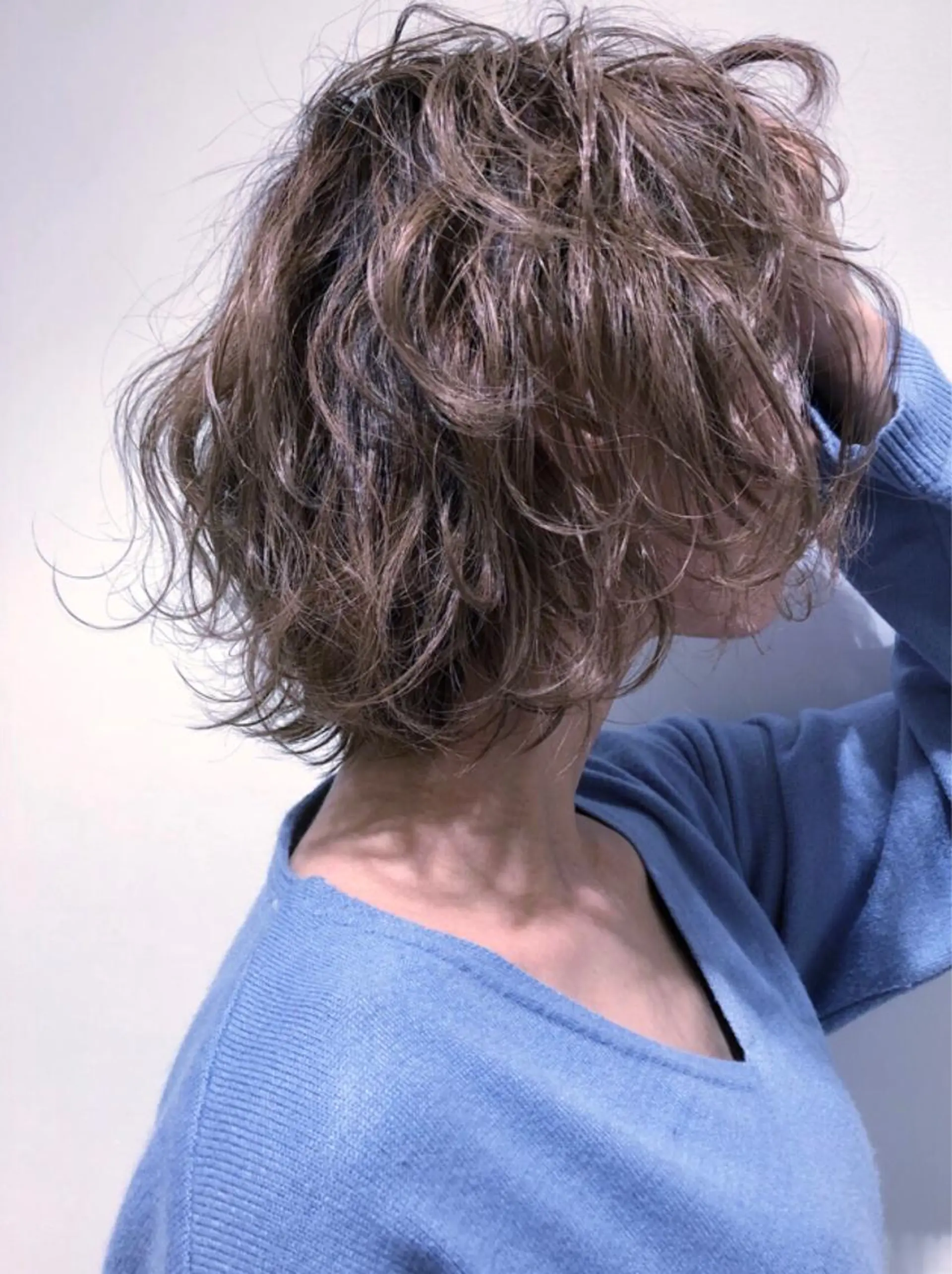 ショート カラー パーマ アッシュ アッシュグレー ボブ 外ハネヘア Memories水天宮前所属・花渕 俊彦のヘアスタイル