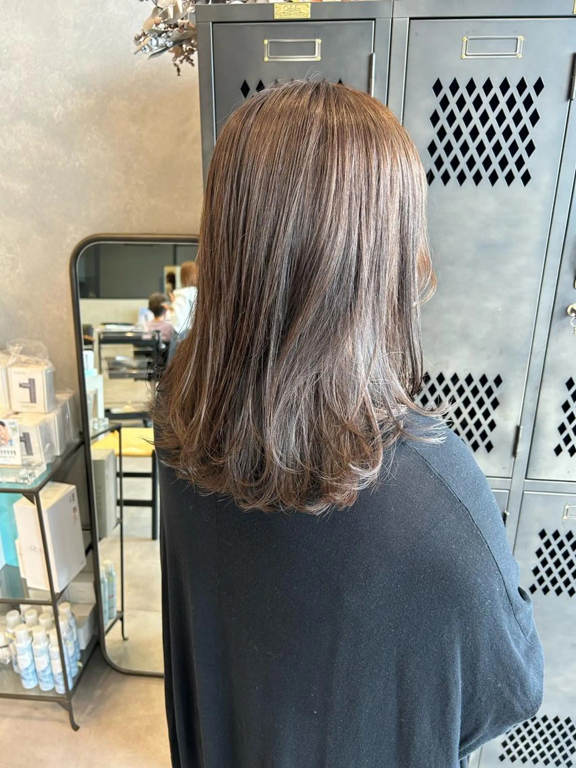 ミディアム 青柳 有咲のヘアスタイル