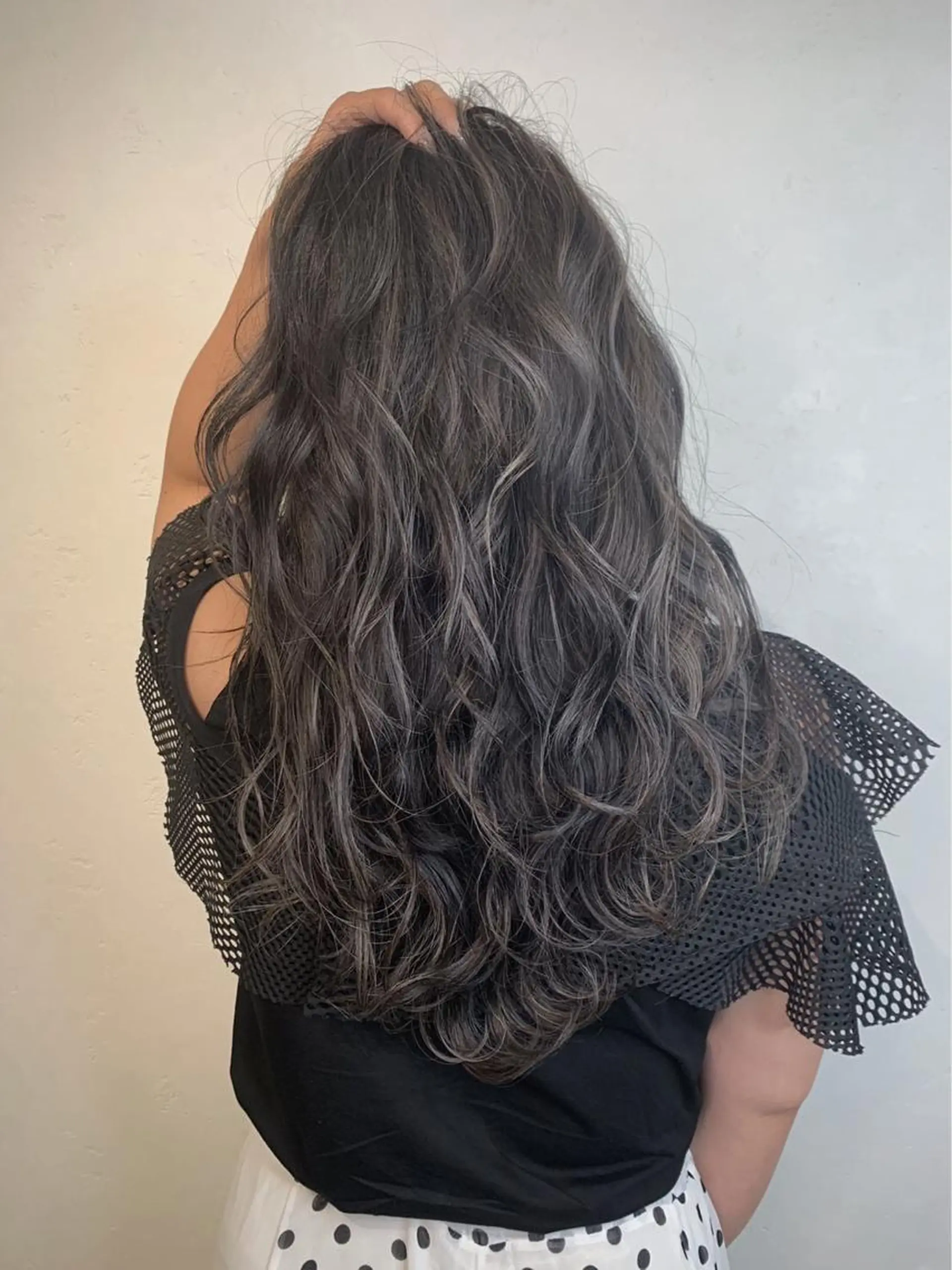 セミロング カラー ブルーカラー ブルージュ グレージュ インナーカラー 外国人風カラー カット ヘアカラー _WHITE鳳店 アンダーバーホワイトのヘアスタイル