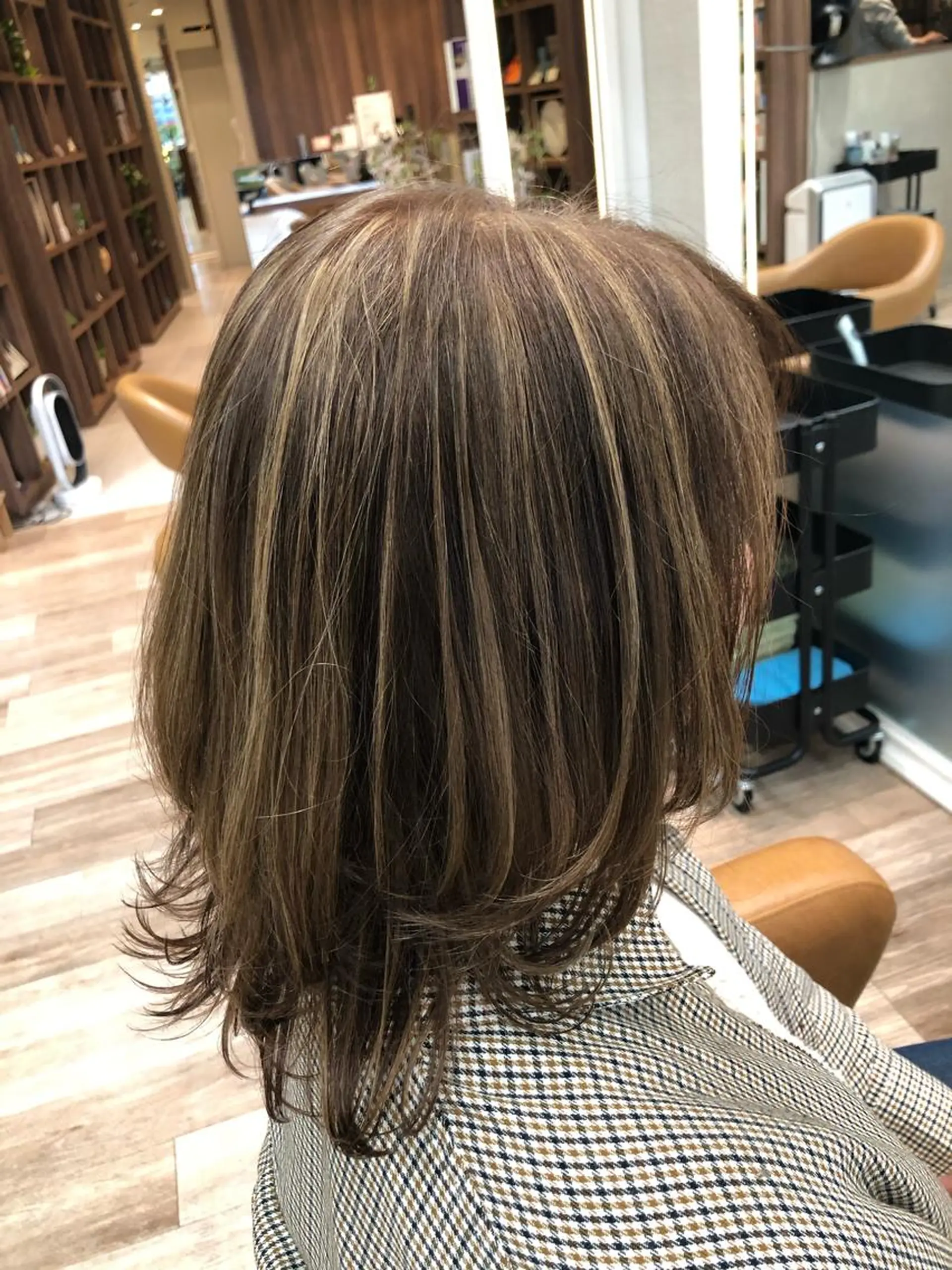 ミディアム カラー ベージュカラー ハイライトカラー ハイライト dogstar小林諒 レイヤー/パーマのヘアスタイル