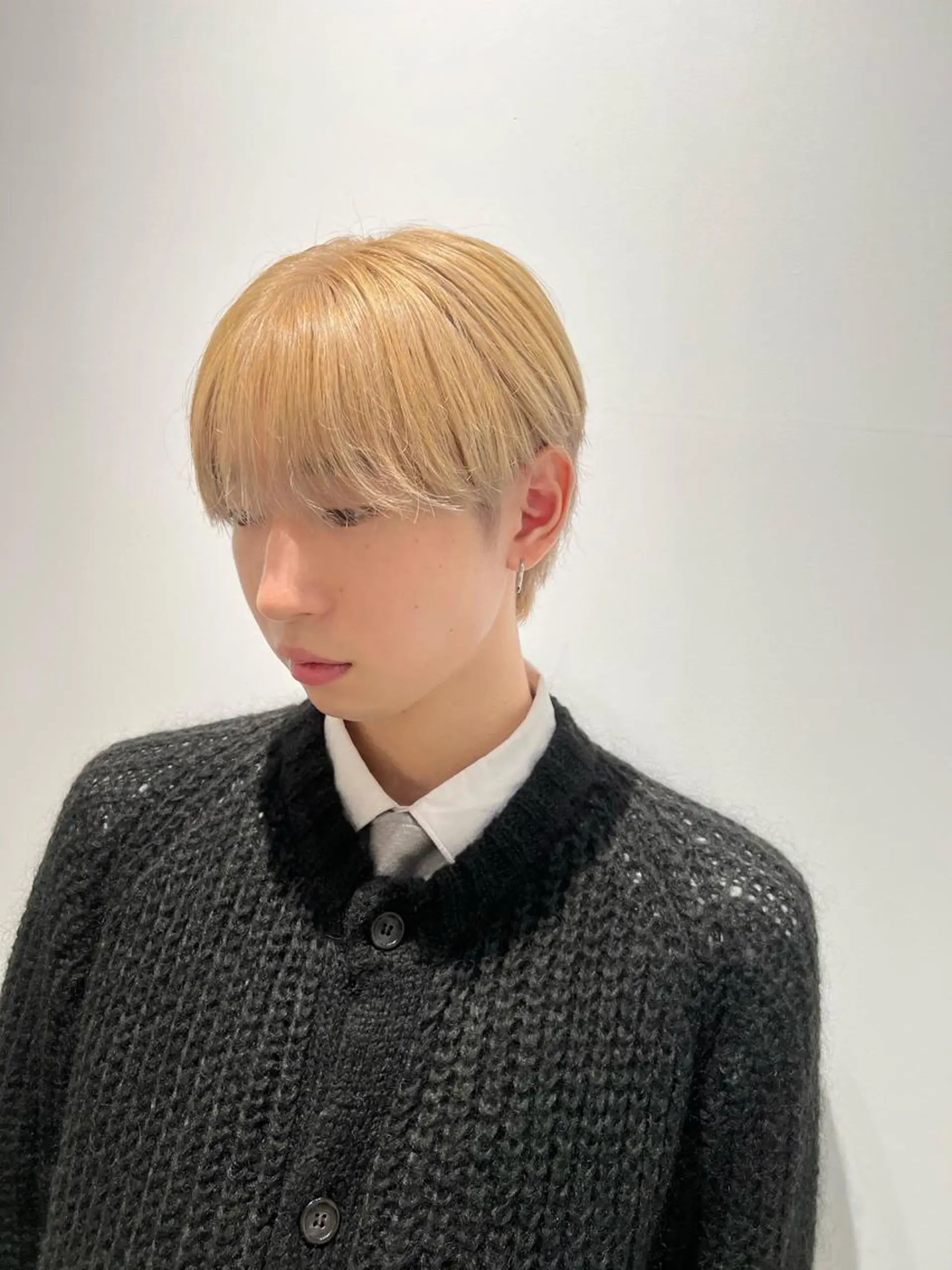 ショート カラー メンズ メンズブリーチ センターパート メンズハイライト メンズハイトーン メンズ韓国風 カット ヘアカラー メンズStylist 山根慧のヘアスタイル