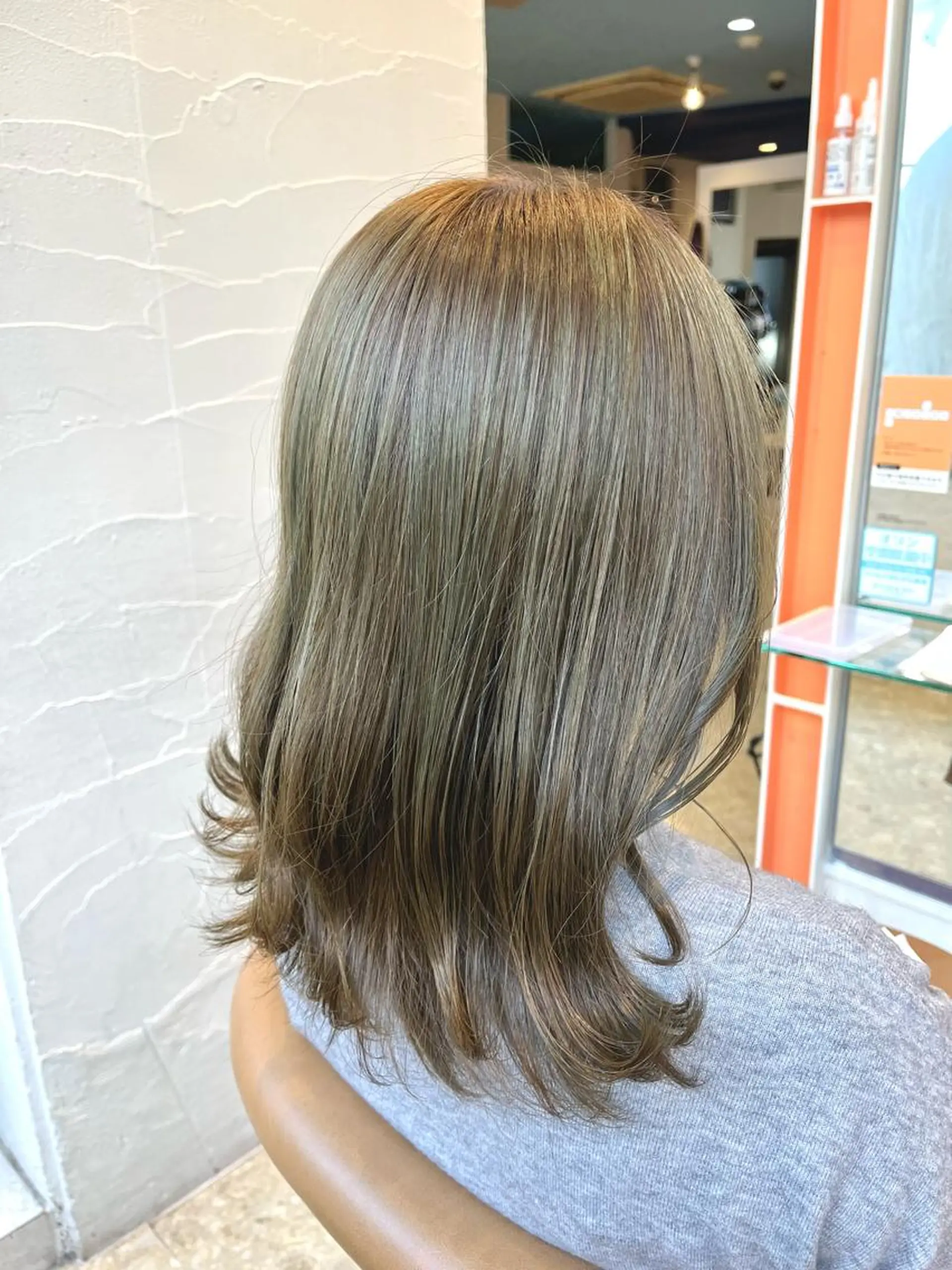 ミディアム カラー ベージュカラー ヘアカラー うしだ かおるのヘアスタイル